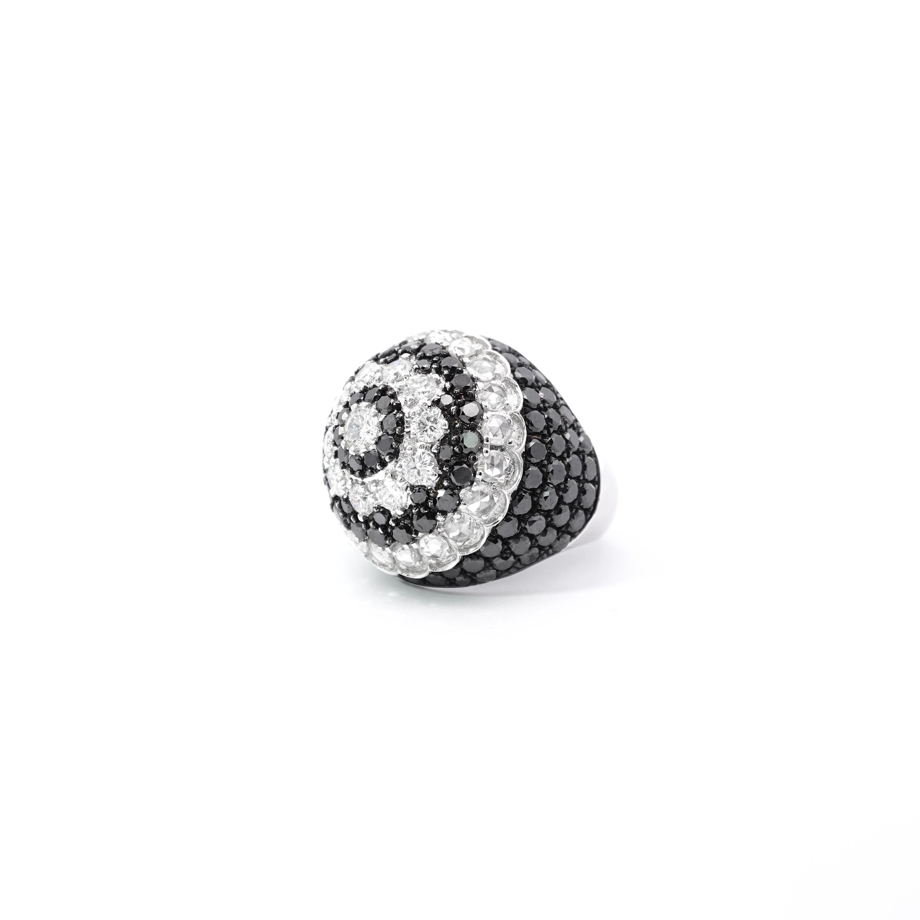 Women's or Men's Dilys' 18k Gold Pavé Brilliant & Rose Cut Diamond Dome Monochrome Cocktail Ring For Sale