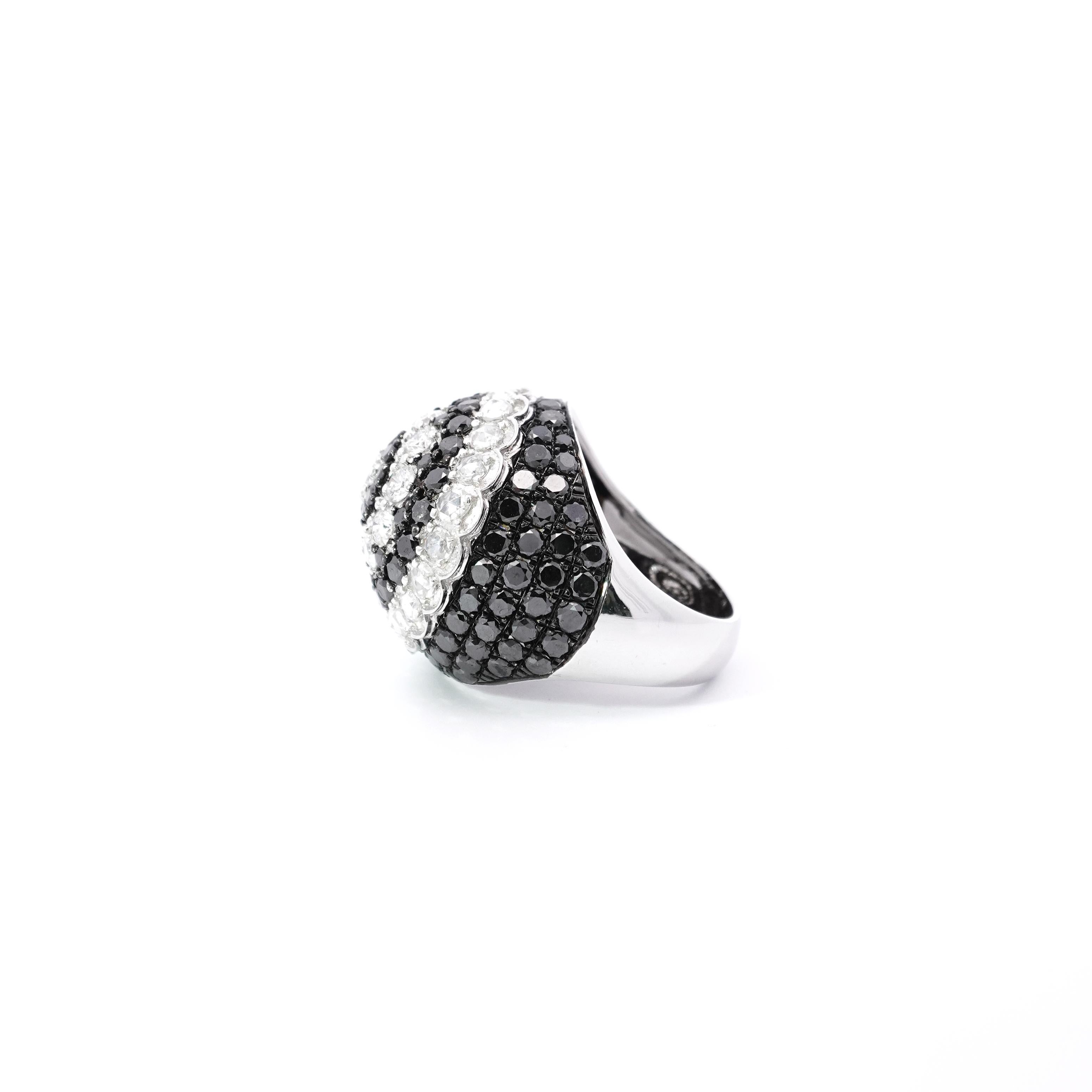 Dilys' 18k Gold Pavé Brilliant & Rose Cut Diamond Dome Monochrome Cocktail Ring For Sale 2