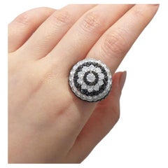 Dilys' 18k Gold Pavé Brillant & Rose Cut Diamant Dome Monochrome Cocktail Ring