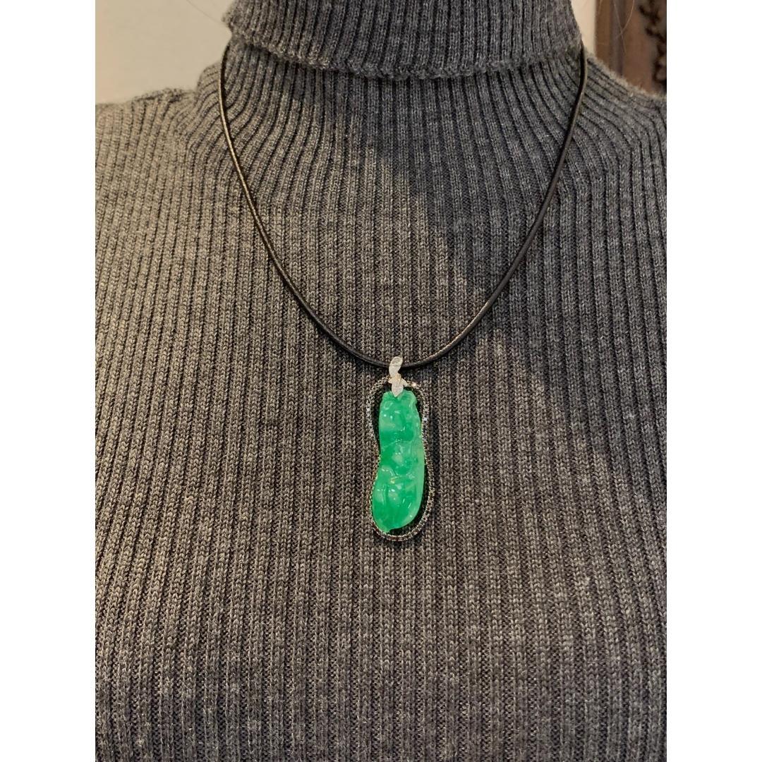 Mixed Cut Dilys' 21.73ct Aubergine Jadeite Carving & Black Diamond Pendant in 18K Gold For Sale