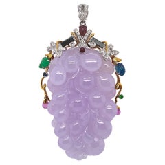Ciondolo di giada lavanda di Dilys' 268,50ct in oro 18K