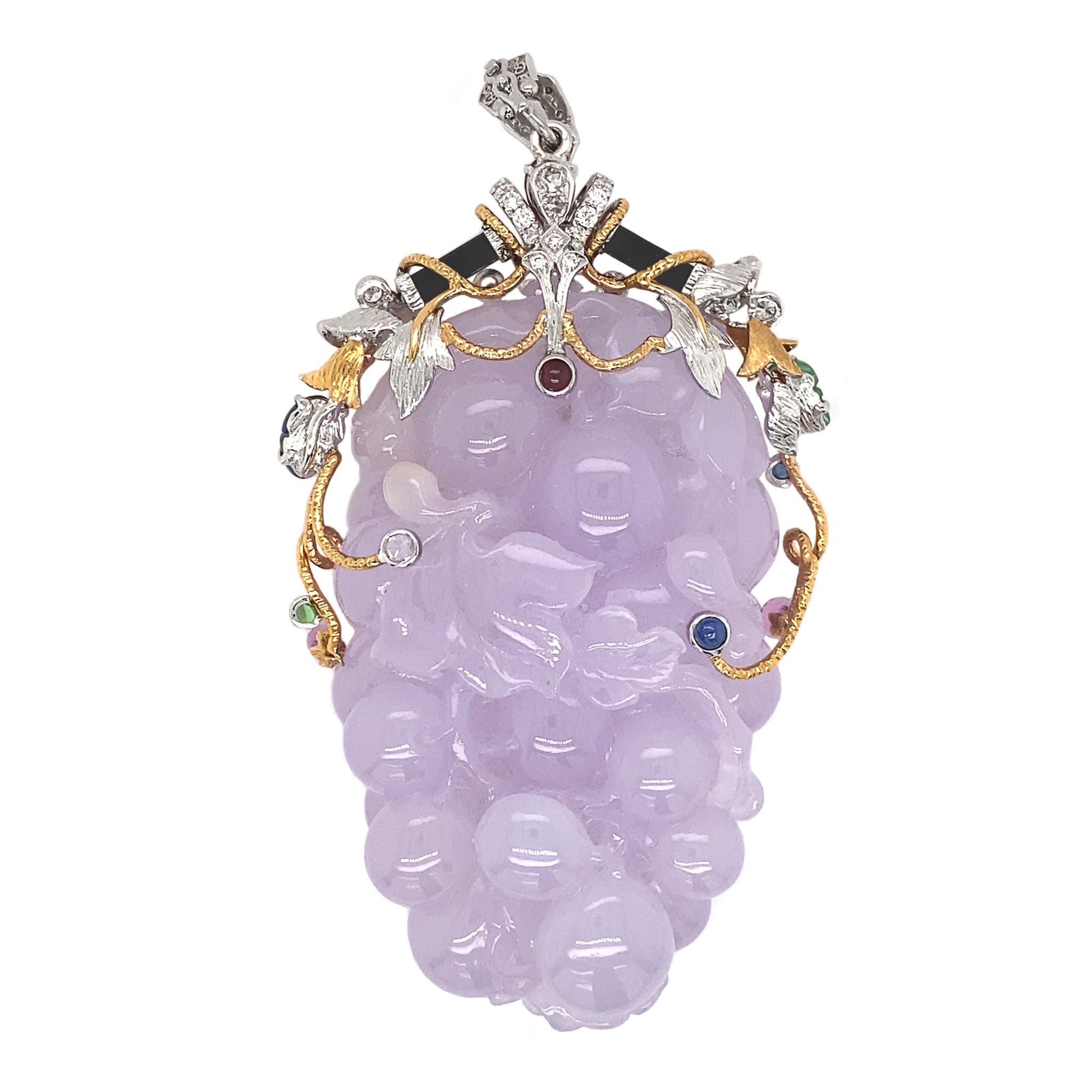 This significant lavender jade carving of the grape motif is the latest addition to Dilys’ rare jade collection. The icy lustre of this substantial piece of natural A-grade lavender jade certified by HKJSL*, weighing 268.50 carats, conveys the