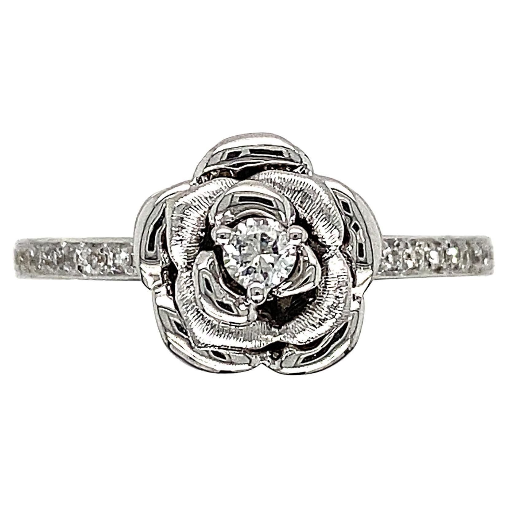 Dilys', bague fleurie en or blanc 18 carats