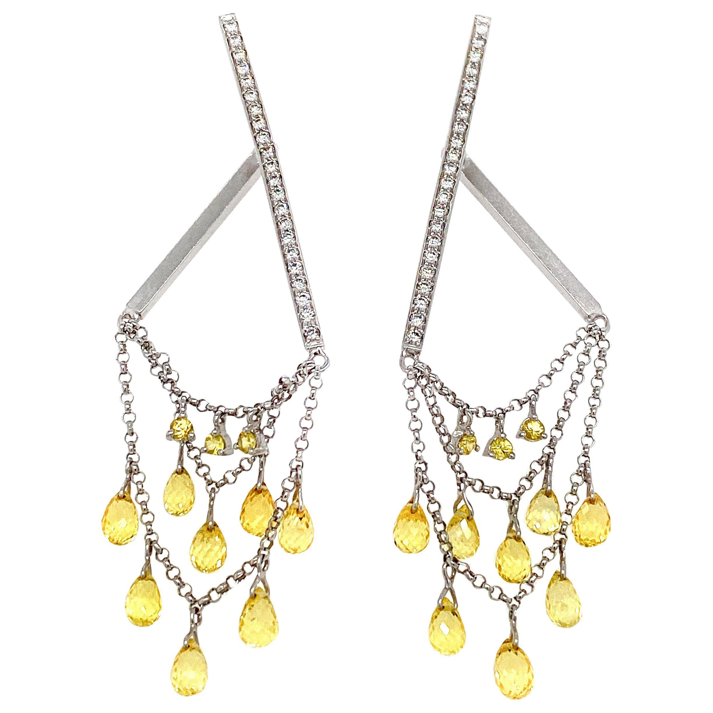 Dilys
 Briolette-Kronleuchter-Ohrringe mit ausgefallenem Saphir und Diamant