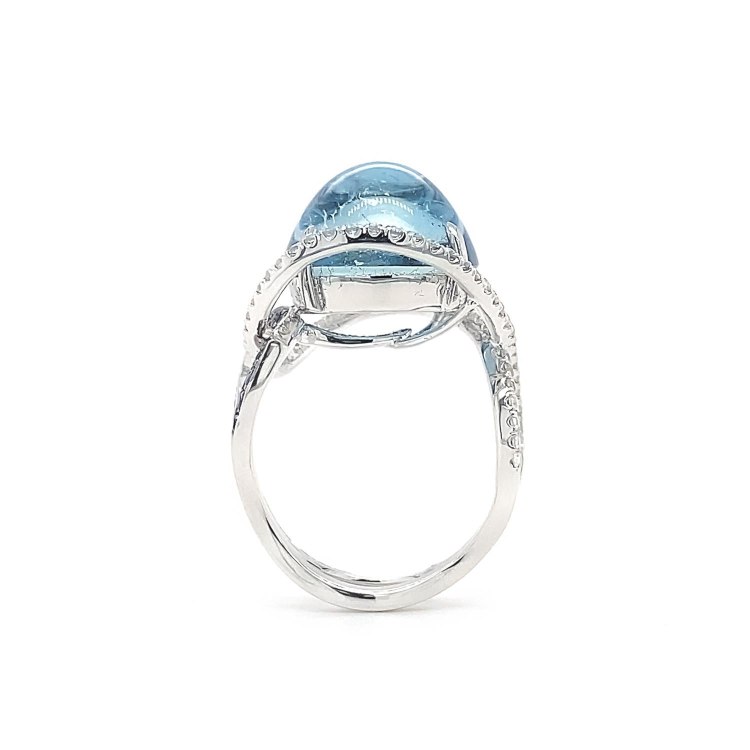 Contemporary Dilys' Gem-Grade Aquamarine & Diamond Ring in 18K Gold For Sale