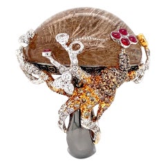 Anello Cocktail con quarzo rutilico e diamanti con motivo Ginseng di Dilys in oro 18 carati