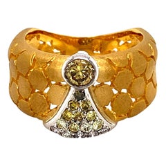 Dilys' Honeycomb Fancy Color and White Diamond 18K Gold Ring