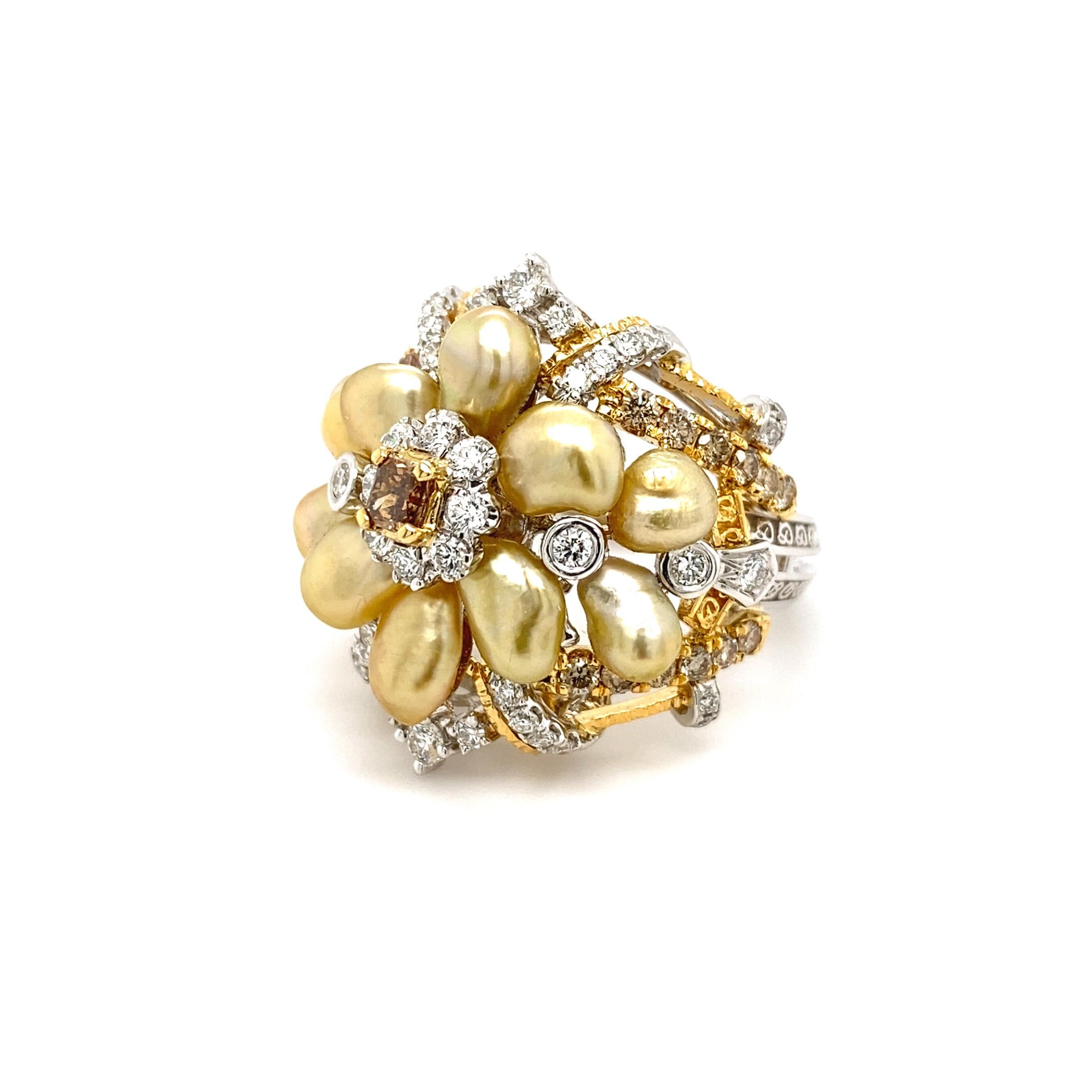 Dilys' Keshi Pearl and Diamonds Cluster Ring in 18K Gold In New Condition For Sale In Hong Kong, HK
