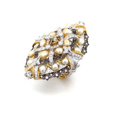 Pieza transformable de perlas y diamantes Keshi de Dilys en oro de 18 quilates