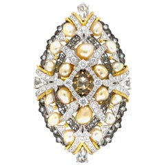 Pieza transformable de perlas y diamantes Keshi de Dilys en oro de 18 quilates