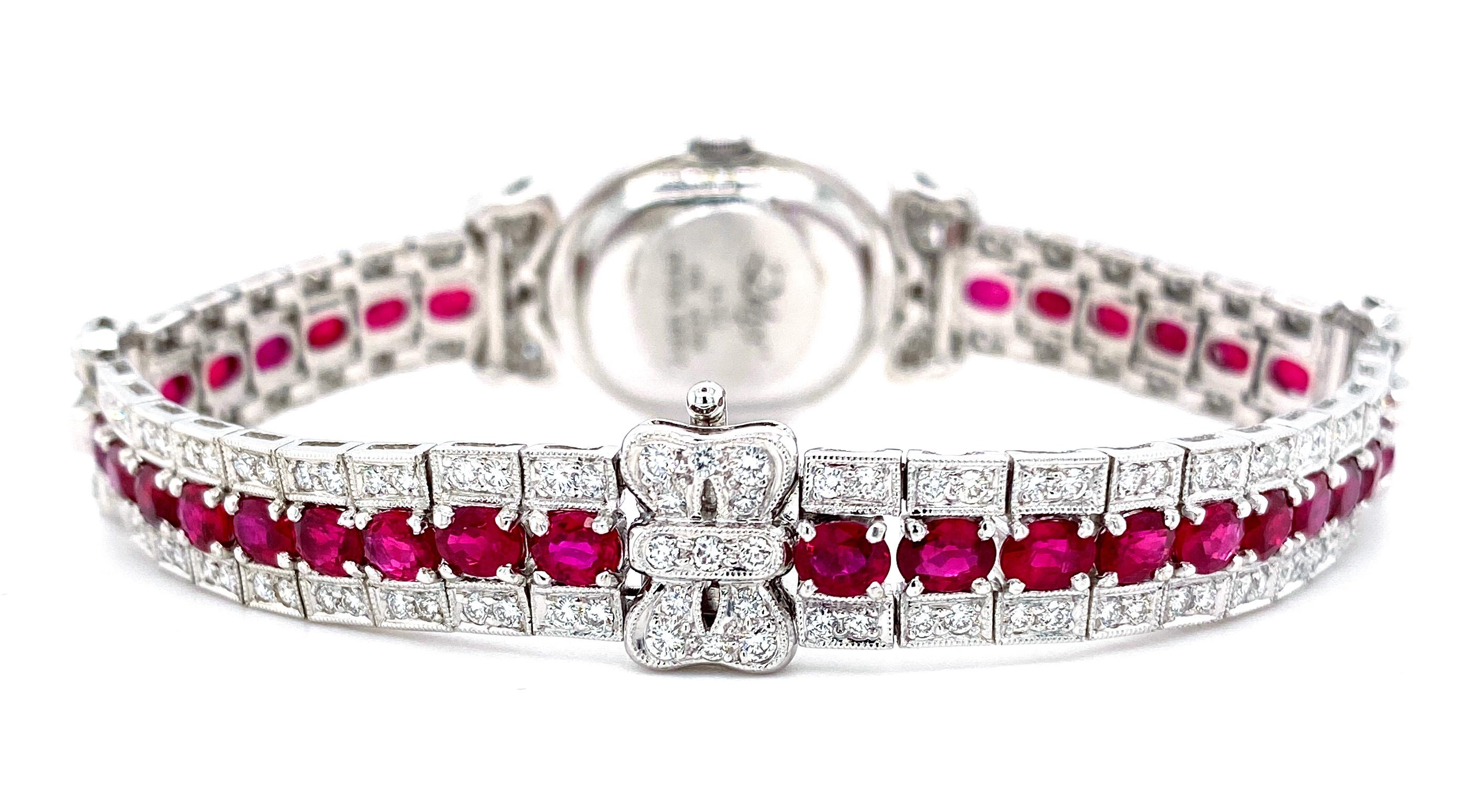 Belle Époque Montre mouvement suisse à quartz en or blanc 18 carats, rubis et diamants en vente