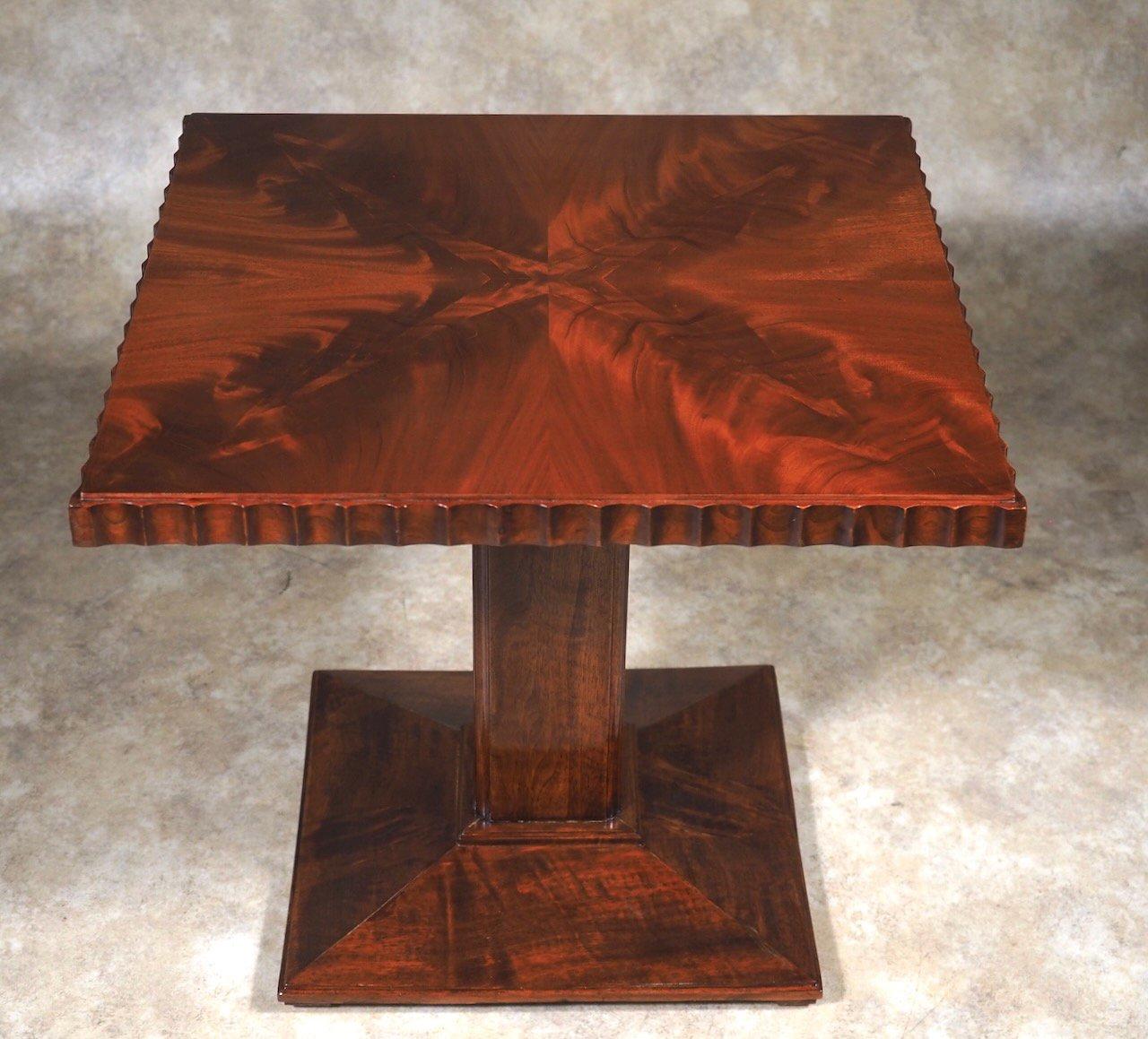 DIM 'Joubert Et Petit' Side Table in Mahogany  In Excellent Condition For Sale In Philadelphia, PA