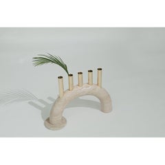 Vase Dimanche 6 en travertin de Marc Dibeh