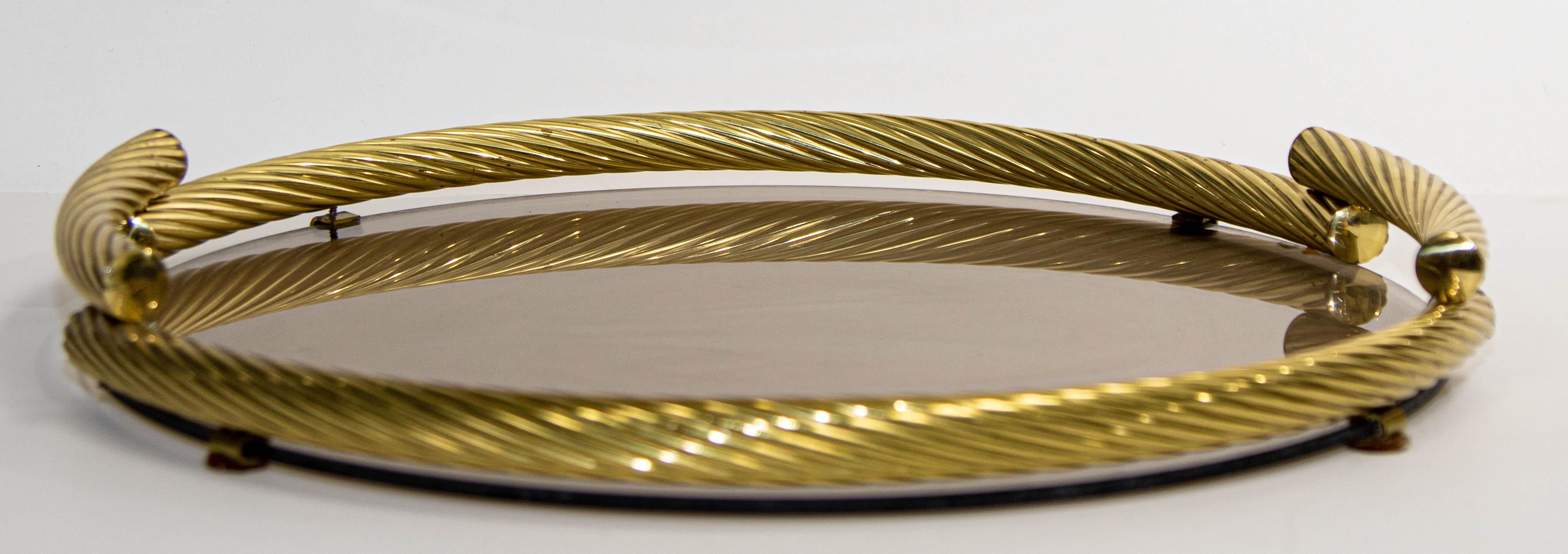 Dimart brass Italian circular brass tray with glass, 1980s.
Fabulous Post Modern gold-plated tray with smoked glass and brass golden cable rope around.
Serving Barware Tray with 24-karat Gold-Plated Brass Twist Rope Gallery Frame.
High-end Italian