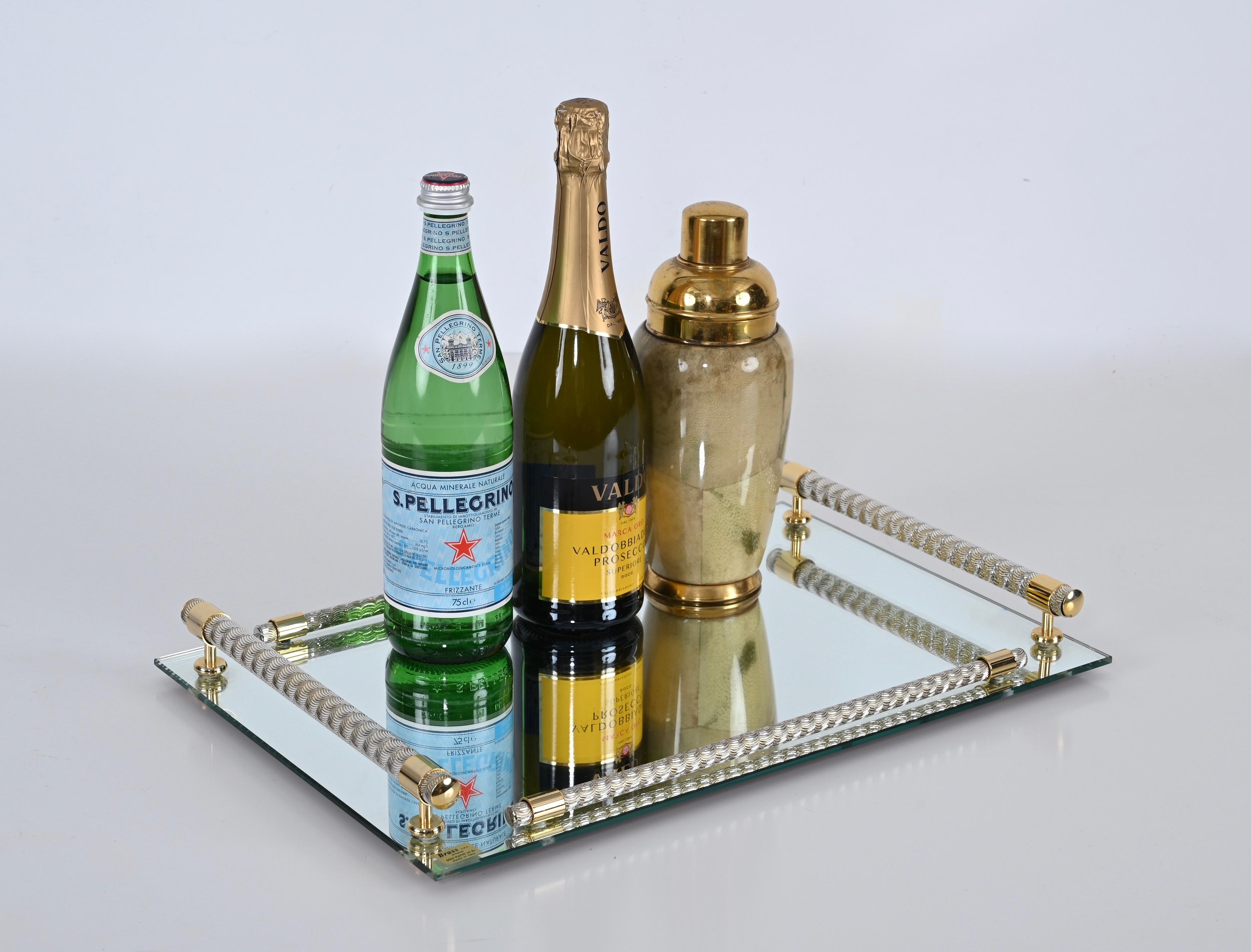 Amazing midcentury 24K gold plated tray with mirror and brass. This lovely tray was designed by Dimart Milano and produced in Italy during the 1980s.

This charming tray is unique in its 24k gold plated brass complementing the finely finished rim