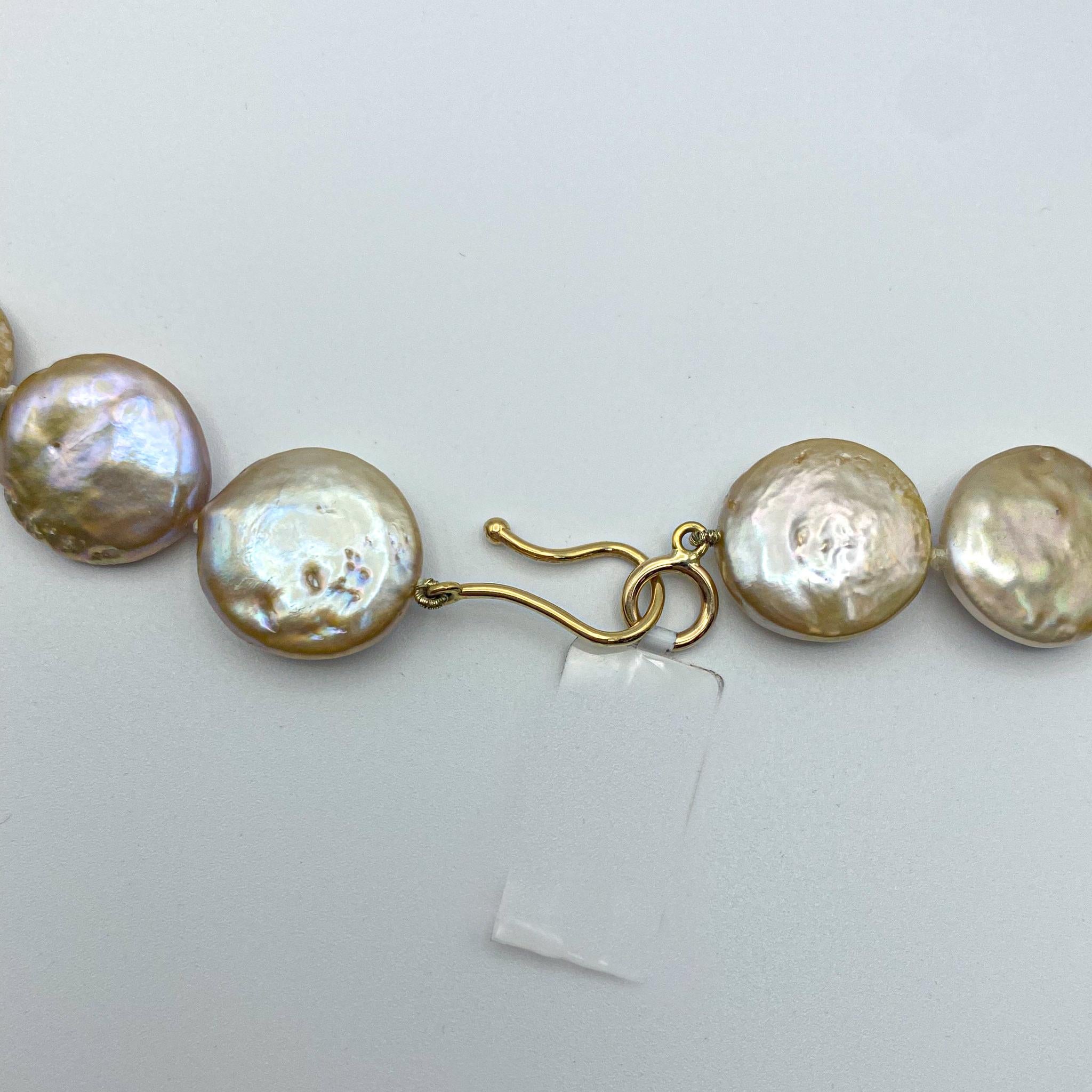 Dime Pearls Necklace 18 Karat Gold In Good Condition For Sale In Carlsbad, CA