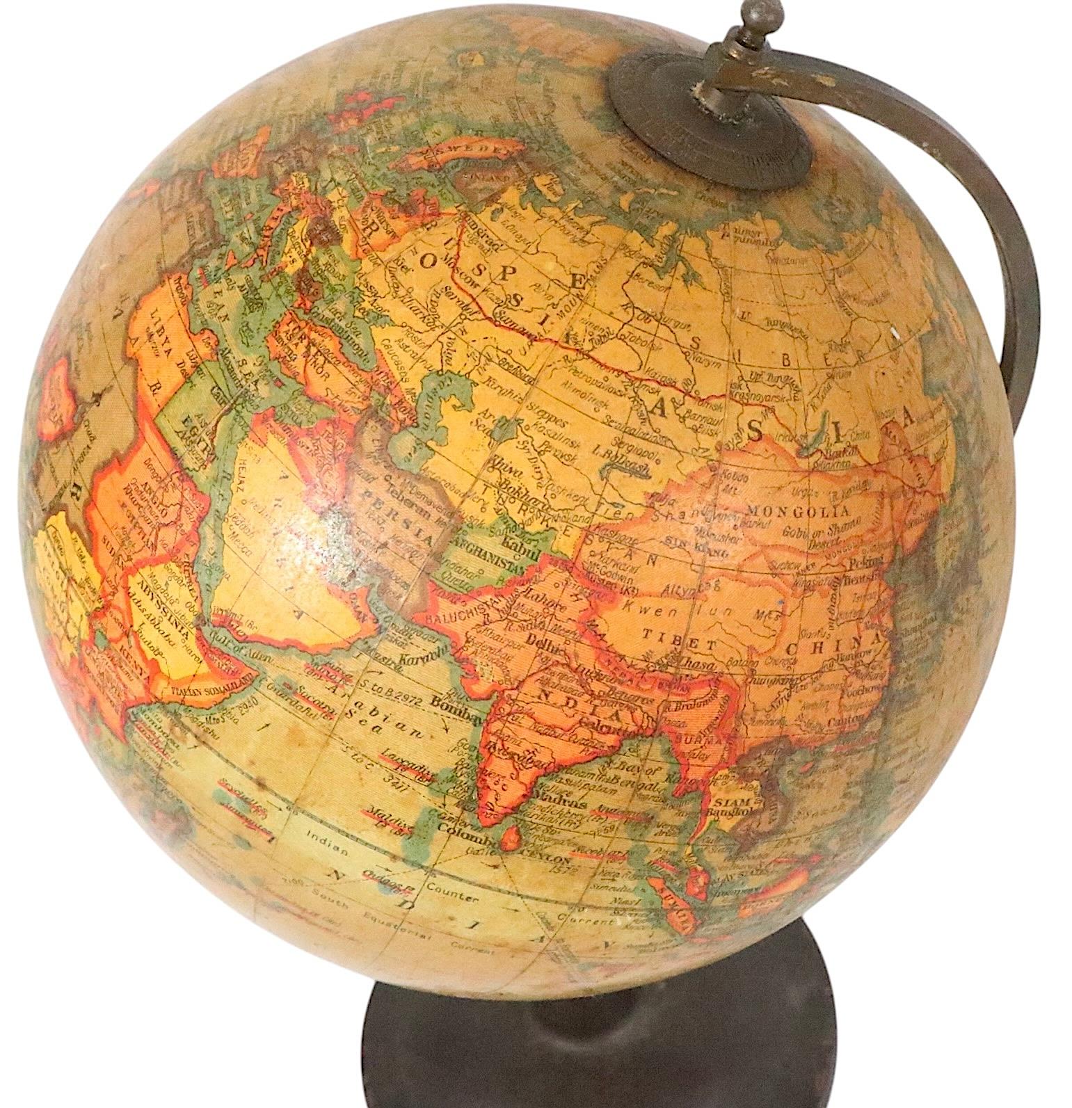 Globo terráqueo diminuto del siglo XIX sobre soporte de Rand McNally Hierro en venta
