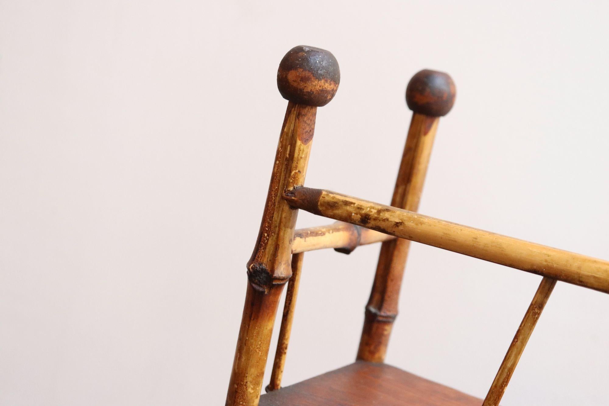 Diminutif Antique Mouvement Esthétique Bambou Etagere Bibliothèque à trois niveaux d'étagères en vente 3