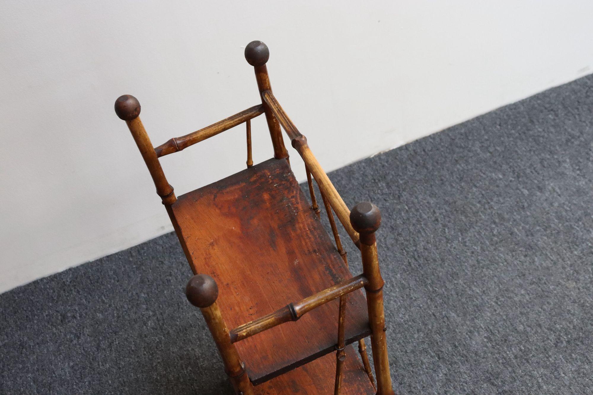 Métal Diminutif Antique Mouvement Esthétique Bambou Etagere Bibliothèque à trois niveaux d'étagères en vente