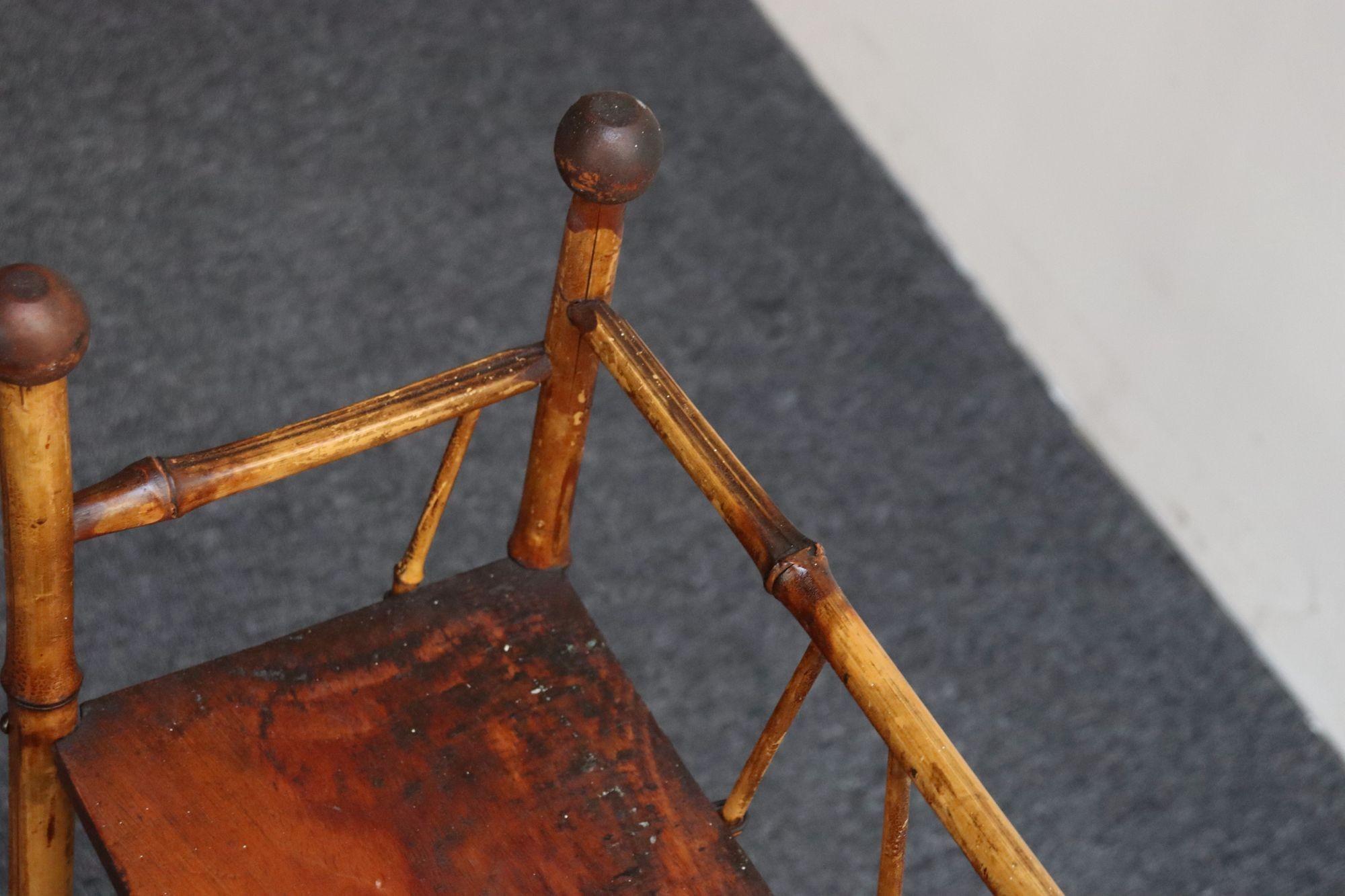 Diminutif Antique Mouvement Esthétique Bambou Etagere Bibliothèque à trois niveaux d'étagères en vente 1