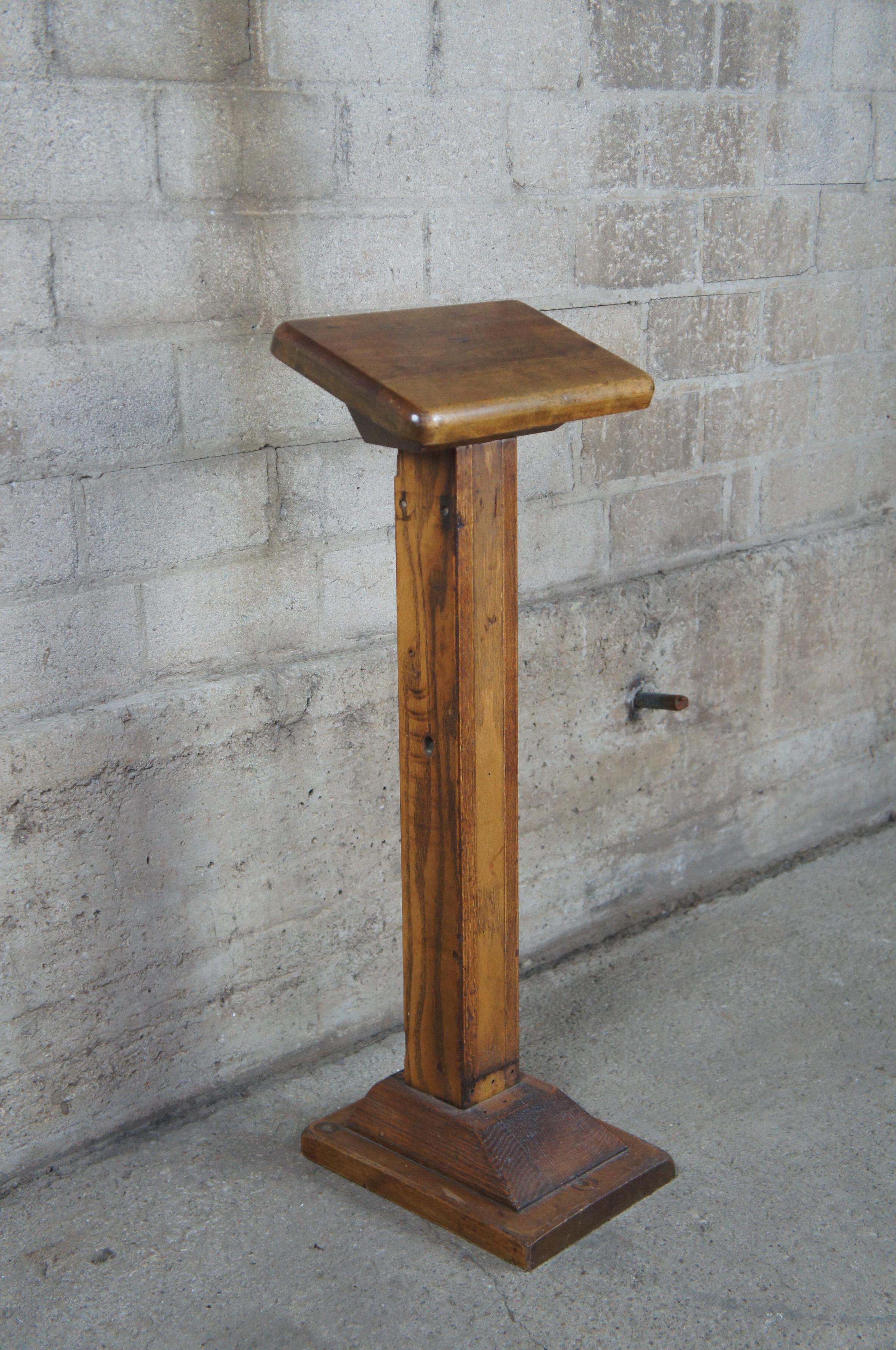 Diminutive Antique Early 20th Century Adjustable Oak Podium Lectern Music Stand In Good Condition In Dayton, OH
