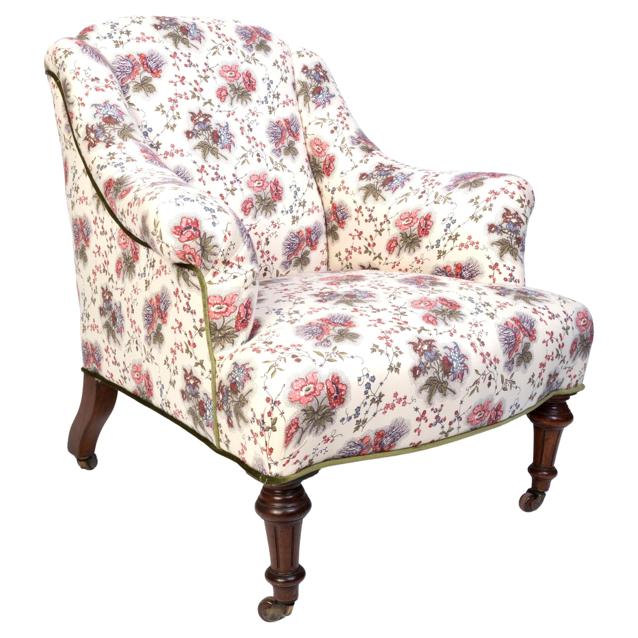 Diminutive Antique English 19th Century Upholstered Armchair C.1820

Fabrice è imbottita e rivestita con un classico tessuto inglese da casa di campagna. Proporzioni ordinate.

Presenta condizioni eccellenti con lievi segni di usura dovuti all'uso.