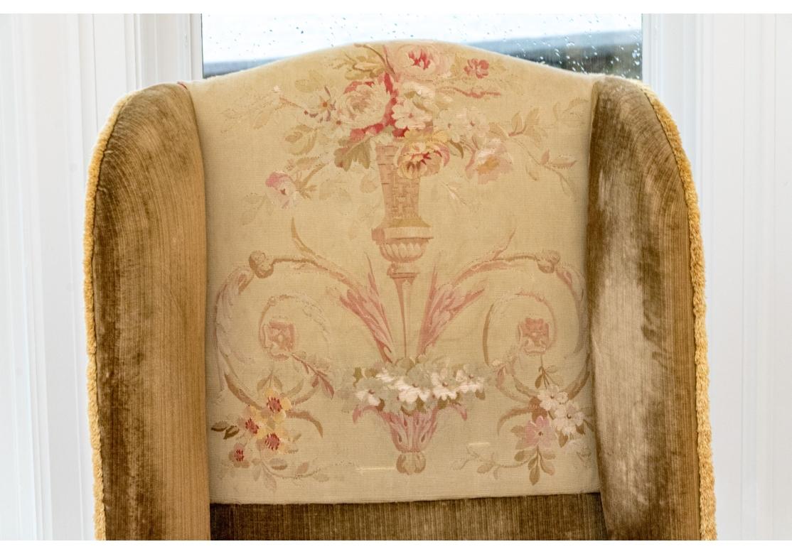 XIX secolo Diminutive Antique Wing Chair in stile georgiano da restaurare in vendita
