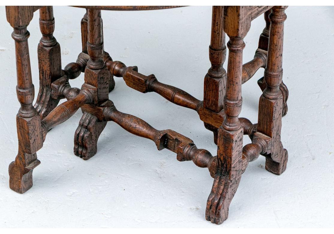 Jacobéen Diminutive Antique Oak Antique Gate Leg Tavern Table en vente