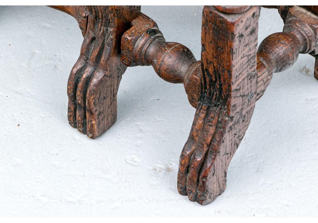 Diminutive Antique Oak Antique Gate Leg Tavern Table Abîmé - En vente à Bridgeport, CT