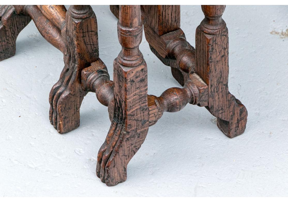 Diminutive Antique Oak Antique Gate Leg Tavern Table en vente 1