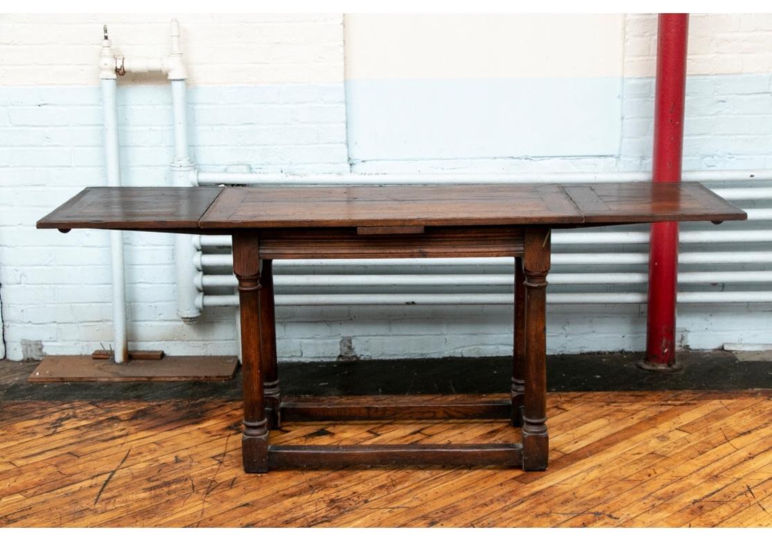 Diminutive Antique Oak Tavern Extension Table In Good Condition In Bridgeport, CT