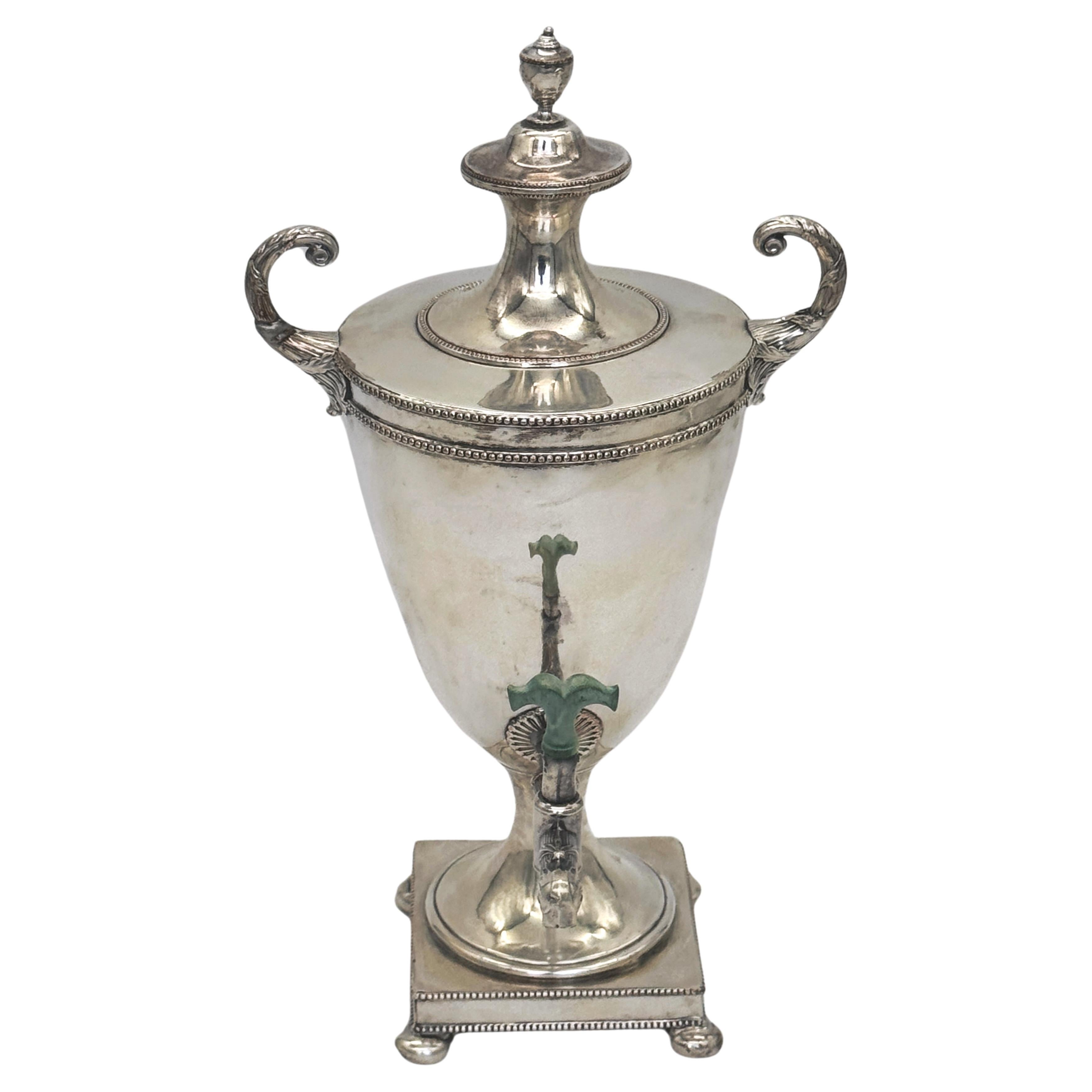 Diminuta urna de té/sidra en forma de armadura de Sheffield, estilo Matthew Boulton