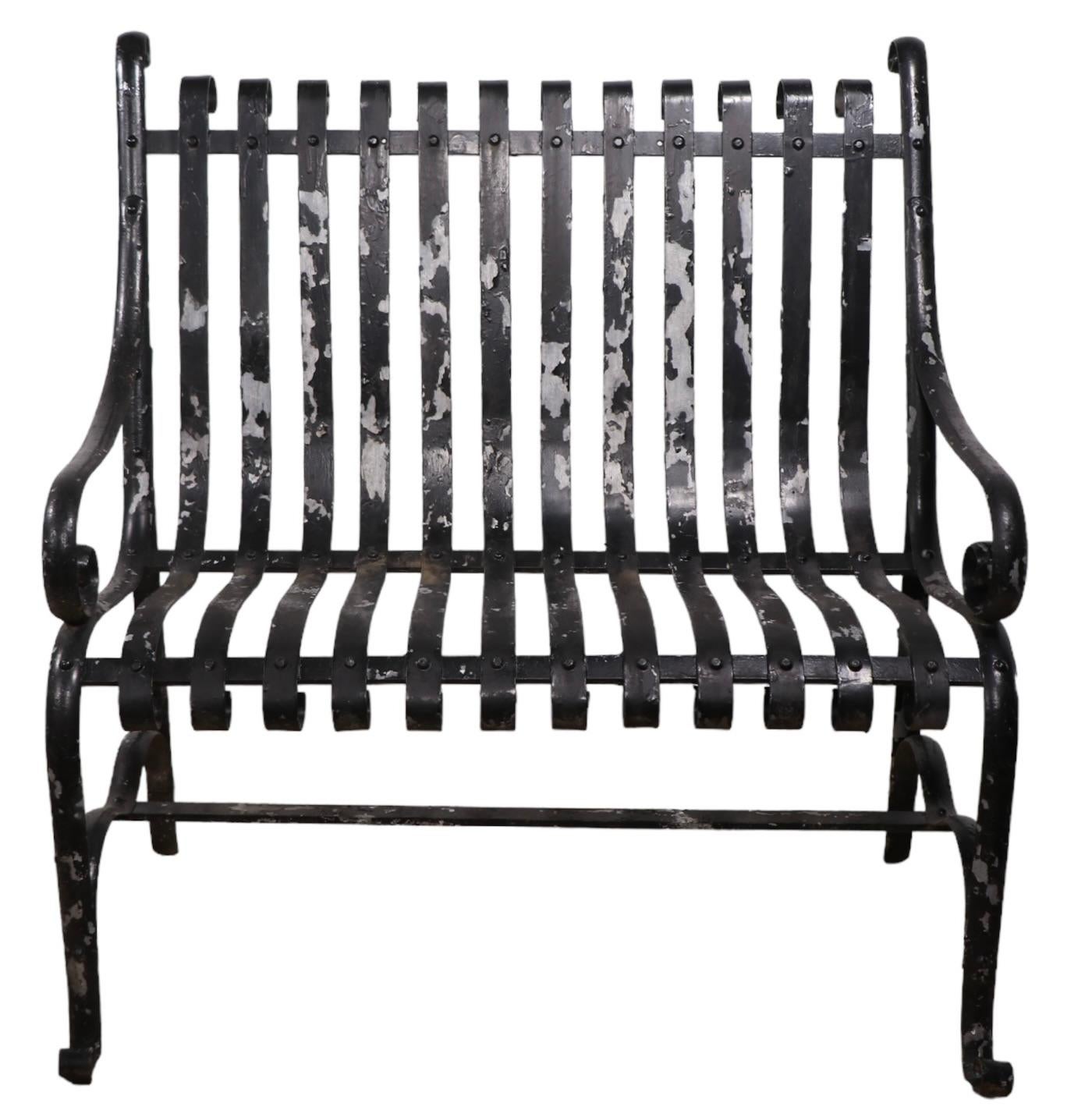 Kleine antike schmiedeeiserne Gartenbank (Schmiedeeisen) im Angebot