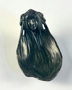 Pequeño «vide poche» o «catch all» de estilo Art Nouveau, adorno de mesa antiguo