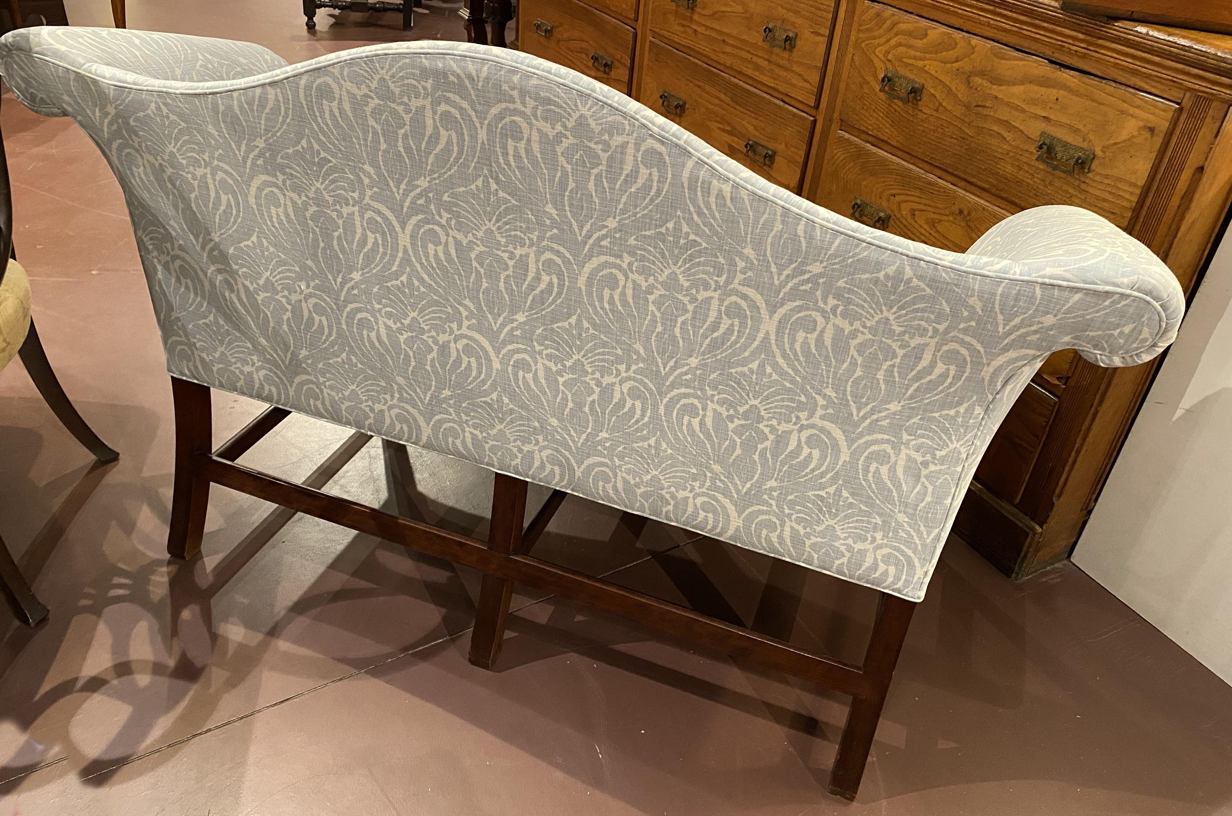 Diminutive Chippendale Style Mahogany Settee by Jeffrey Greene, Newport RI In Good Condition In Milford, NH