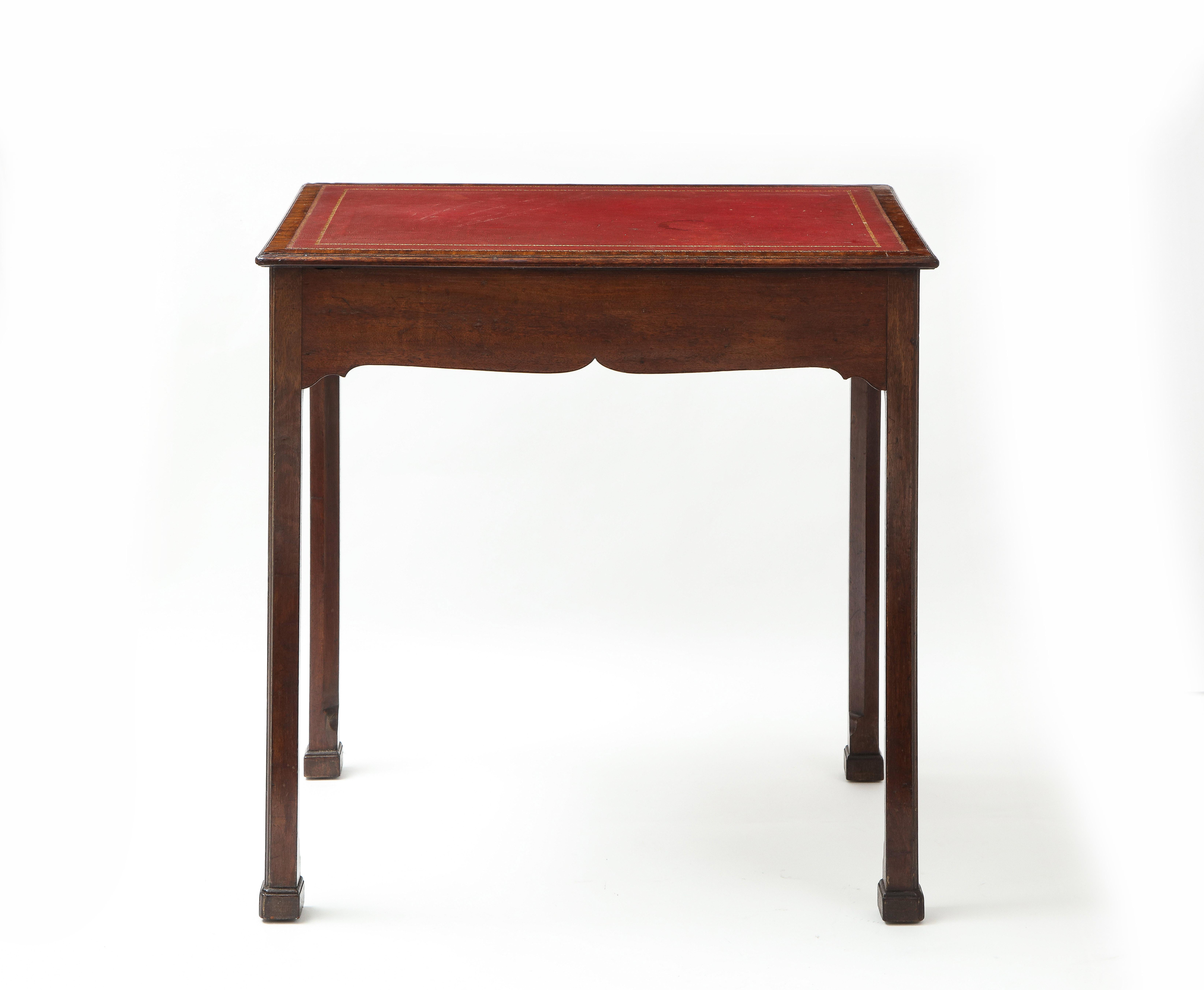 Diminutive Chippendale Writing Table In Good Condition In Greenwich, CT
