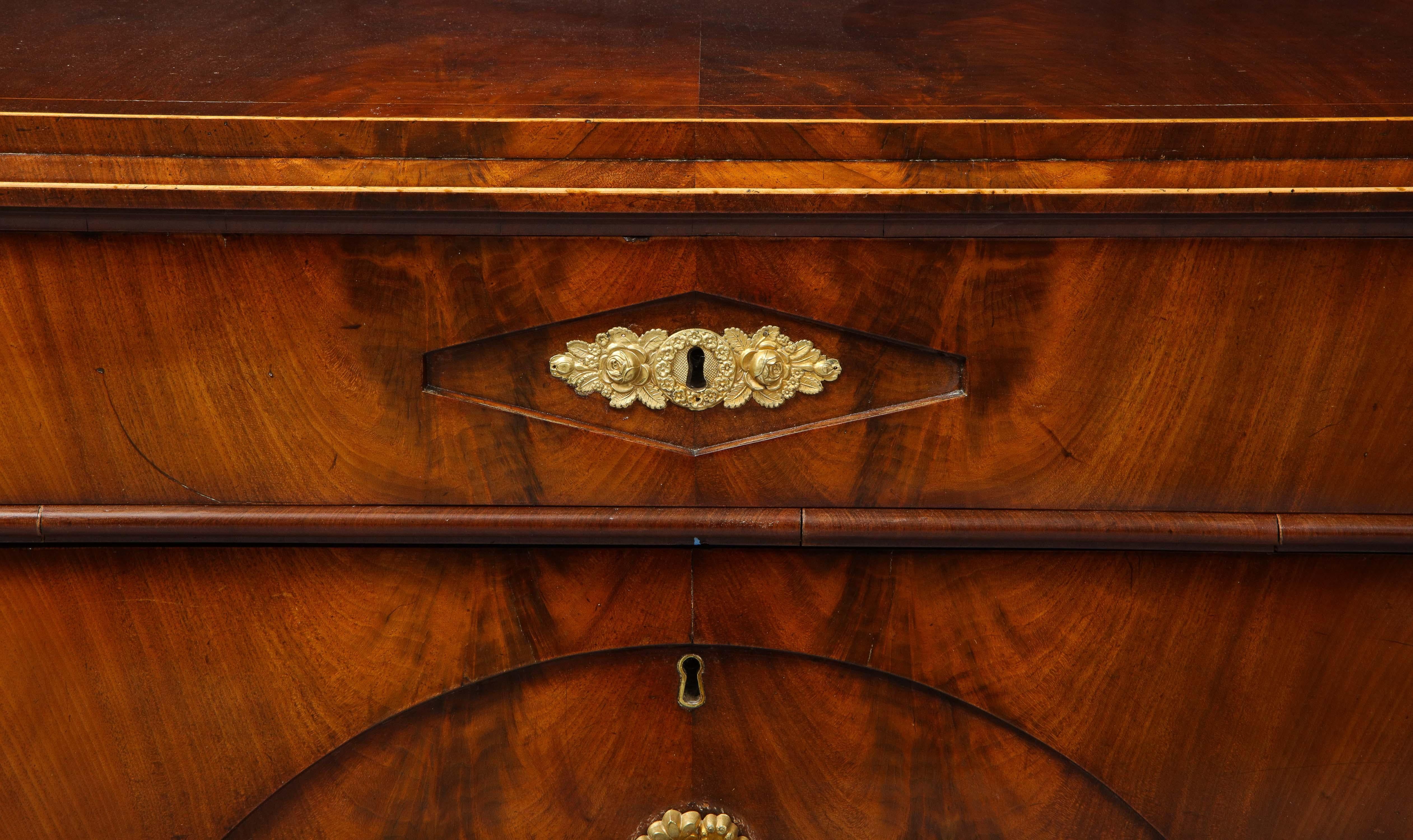 Diminutive Classical Chest of Drawers In Good Condition For Sale In Greenwich, CT