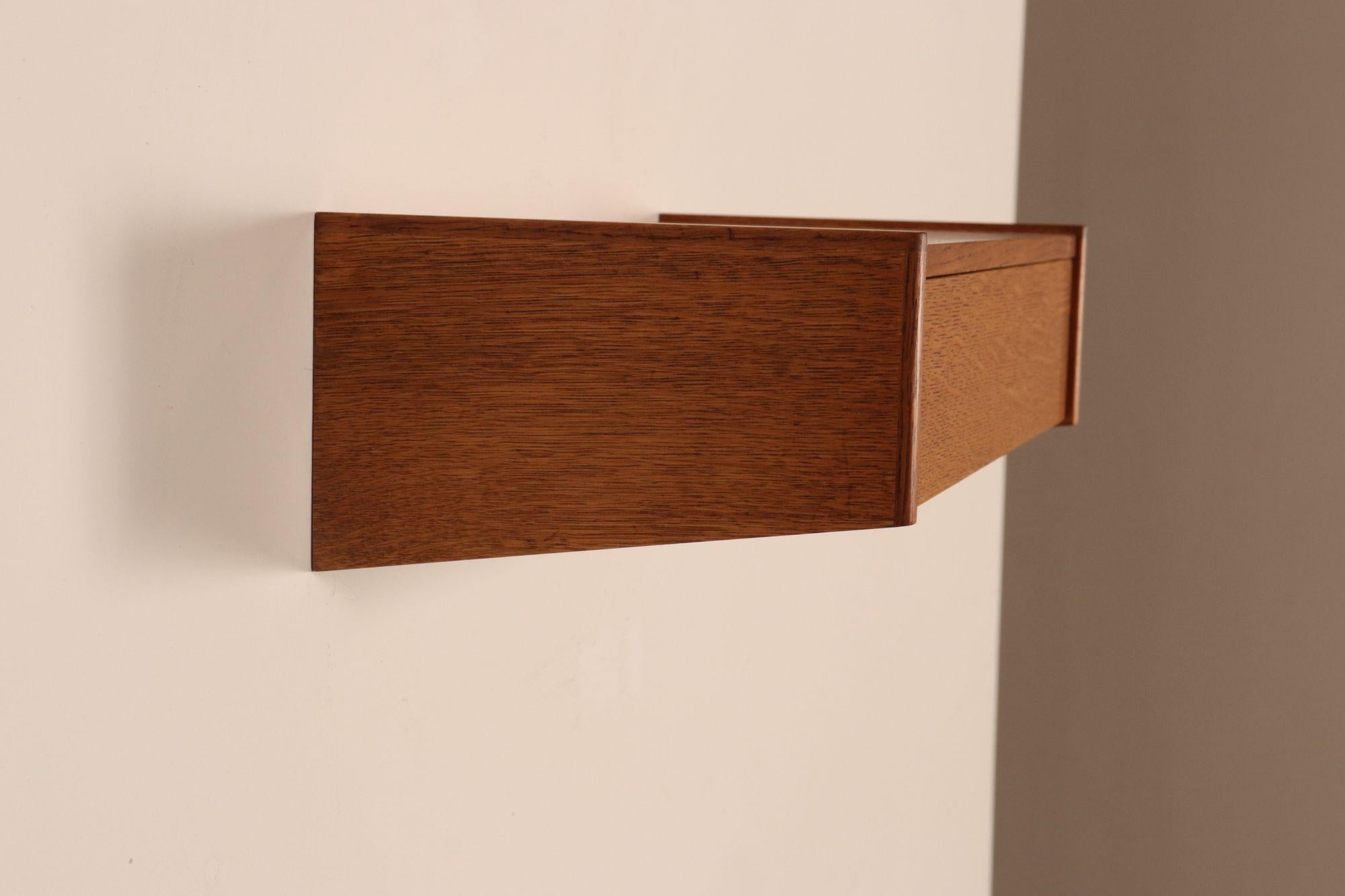 Diminutive Danish Modern Single-Drawer Floating Nightstand / End Table in Oak For Sale 6