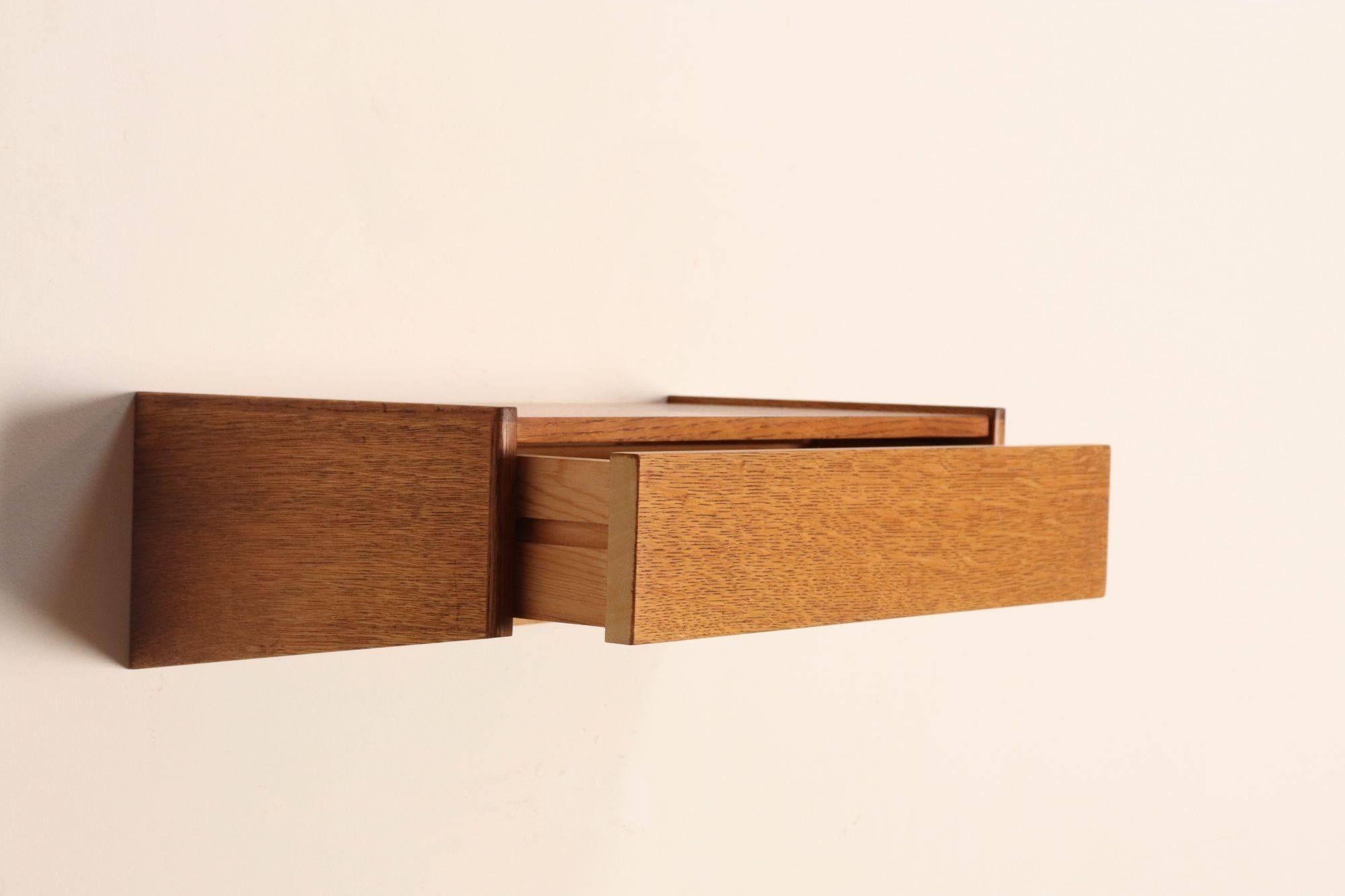 Diminutive Danish Modern Single-Drawer Floating Nightstand / End Table in Oak For Sale 8