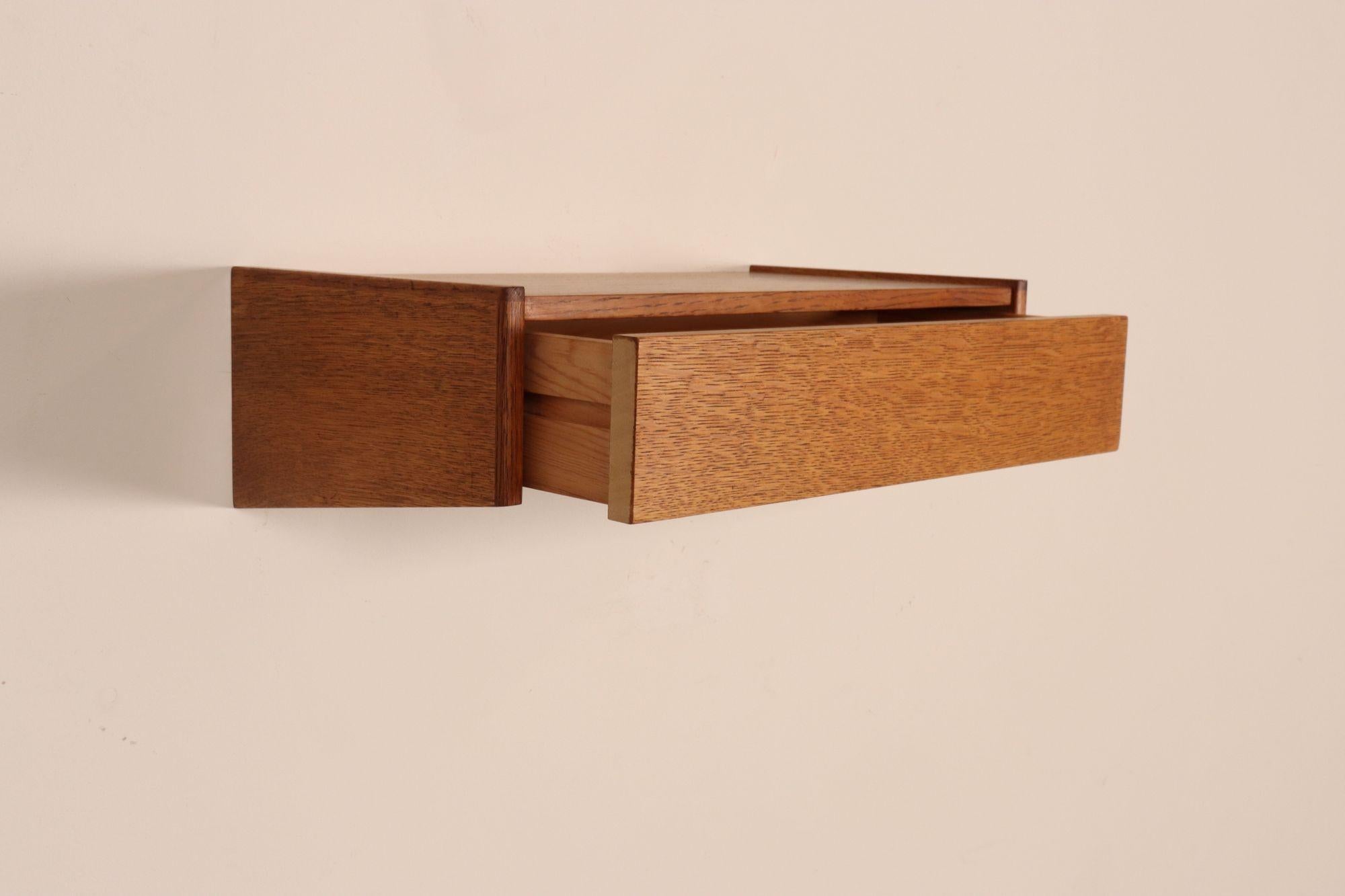 Diminutive Danish Modern Single-Drawer Floating Nightstand / End Table in Oak For Sale 9