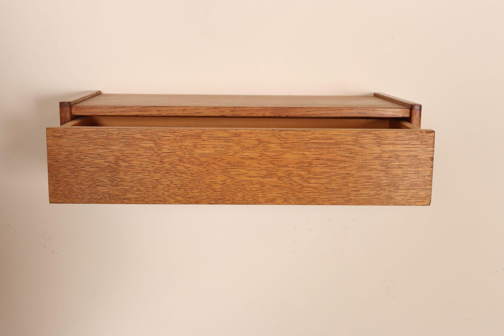 Diminutive Danish Modern Single-Drawer Floating Nightstand / End Table in Oak For Sale 2