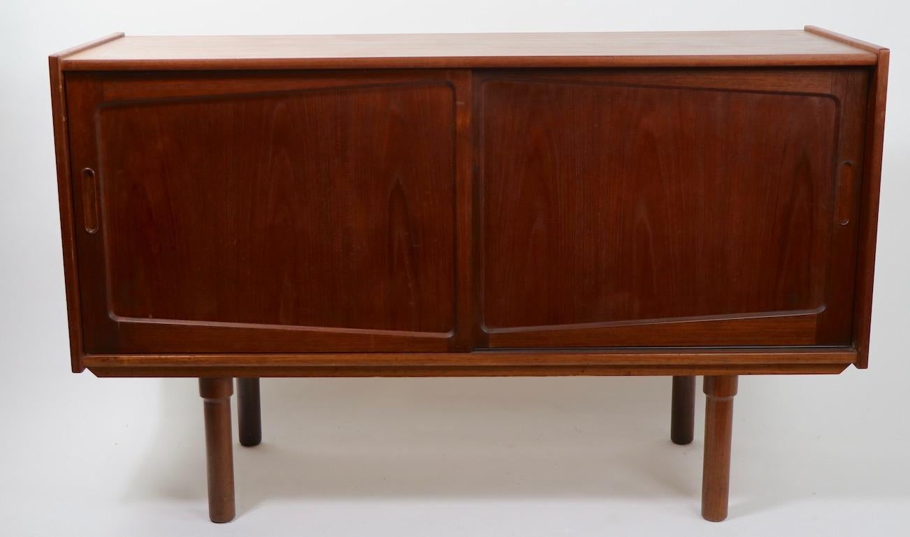 Nice small scale credenza, having sliding doors which open to reveal storage cabinets. This server retains the original label - Elegante Mobler Vegsund. This example shows some cosmetic wear, including slight loss of decorative trim interior of oval