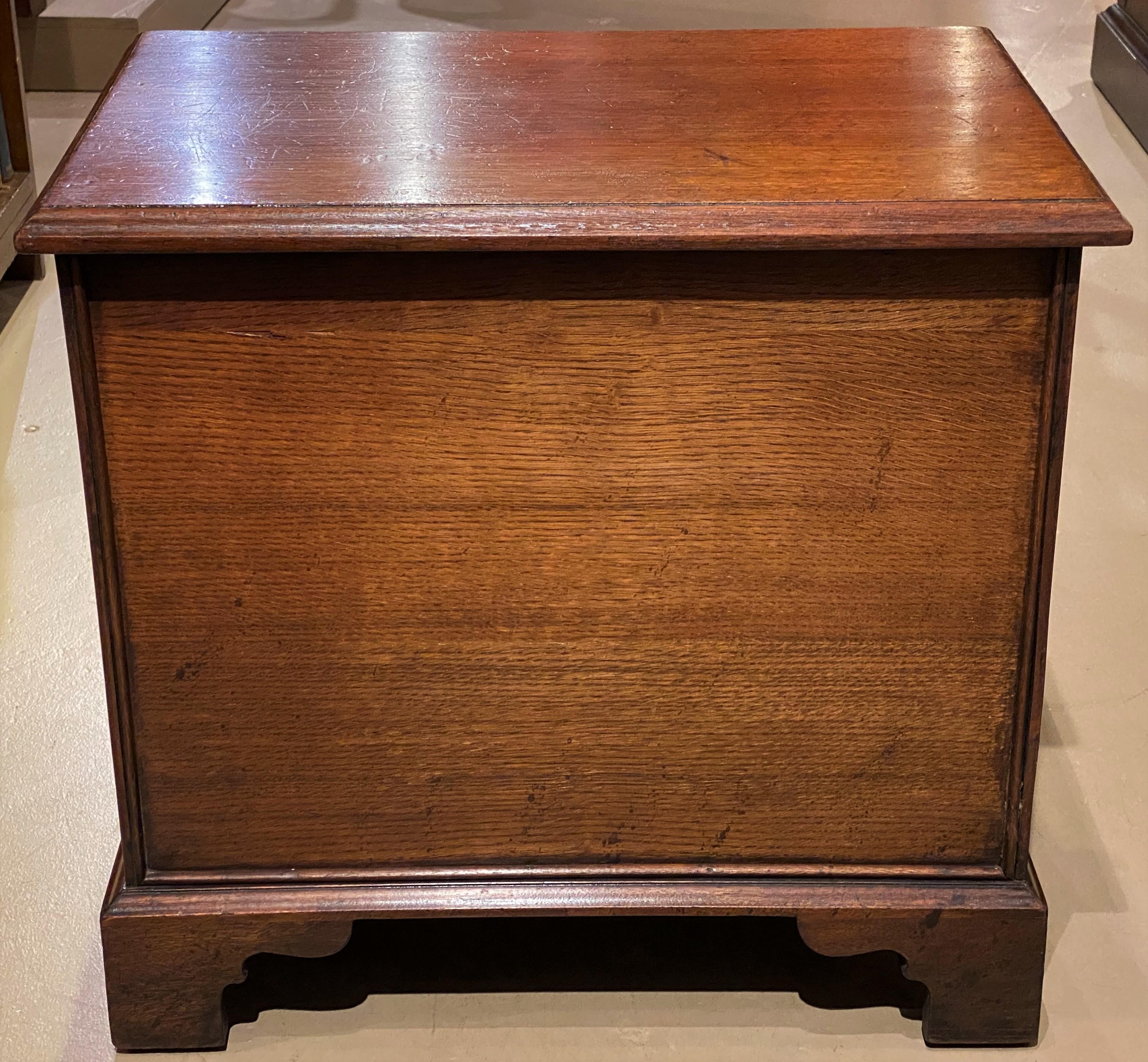Diminutive English Chippendale Style Mahogany Three Drawer Chest or Side Table In Good Condition In Milford, NH