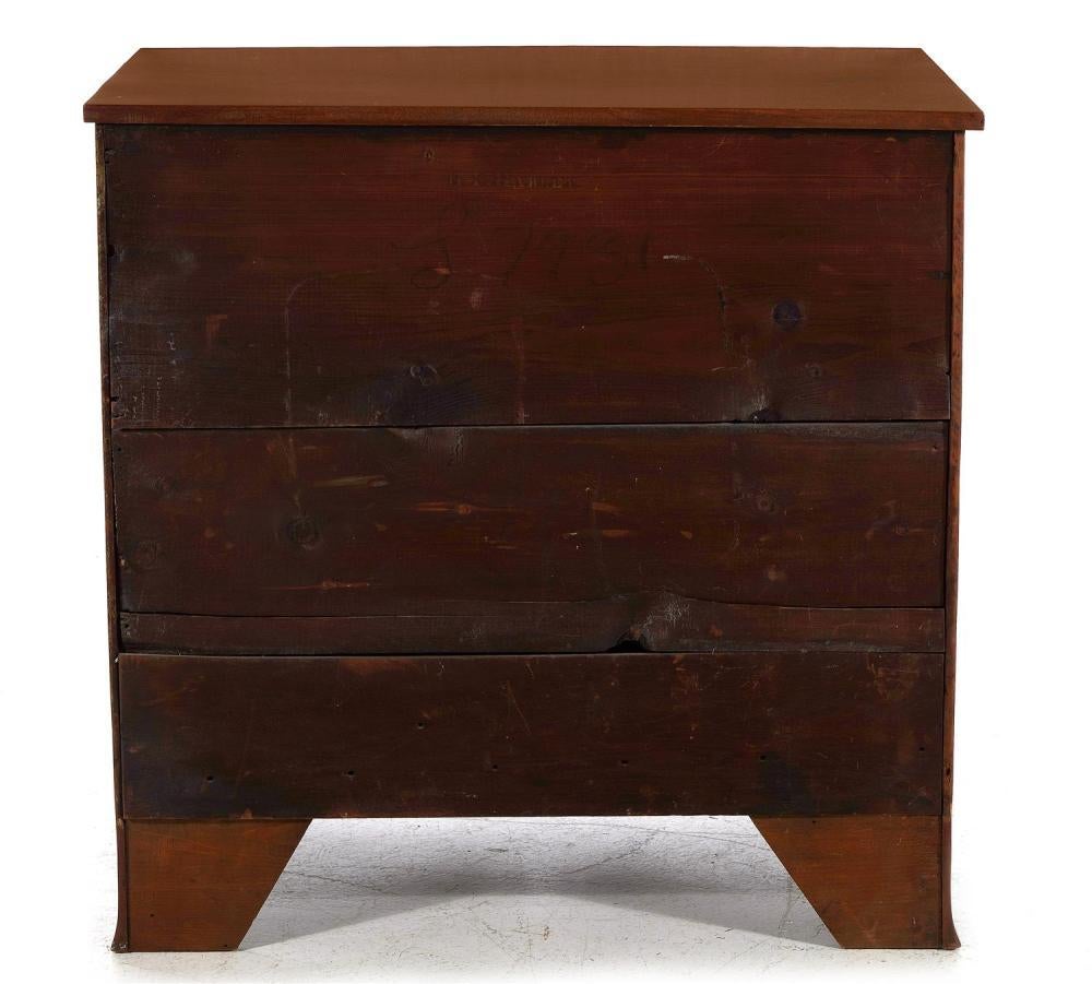 Diminutive Federal Inlaid Mahogany Chest of Drawers, First Quarter 19th Century  In Good Condition For Sale In Savannah, GA
