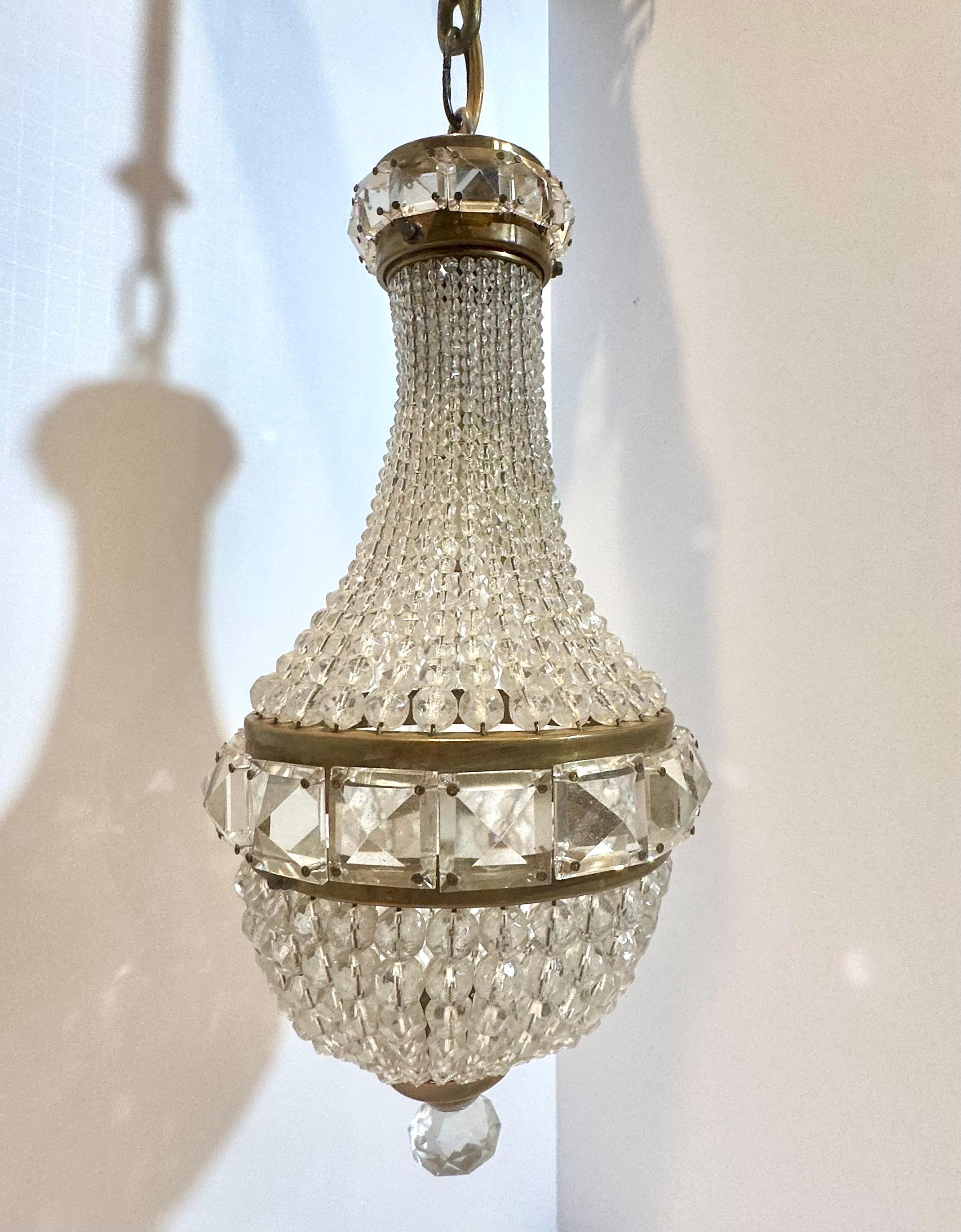 Diminutivo lampadario francese In condizioni buone in vendita a Vero Beach, FL