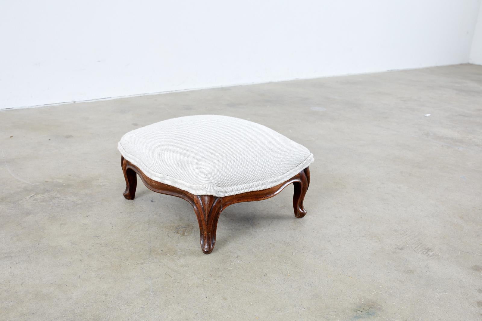 Diminutive French Louis XV Style Walnut Footstool In Good Condition In Rio Vista, CA