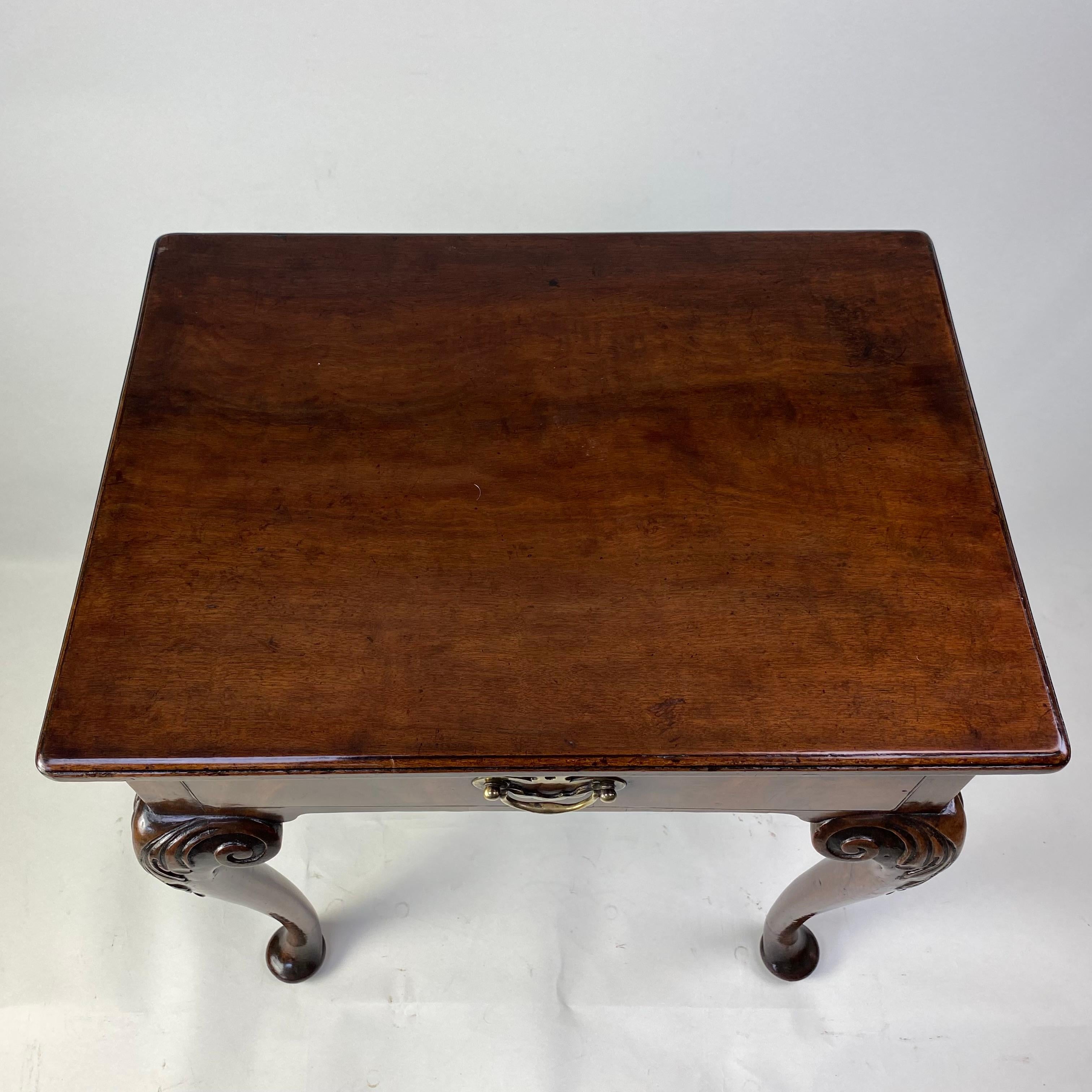 Walnut Diminutive George II period Cabriole leg Side Table For Sale