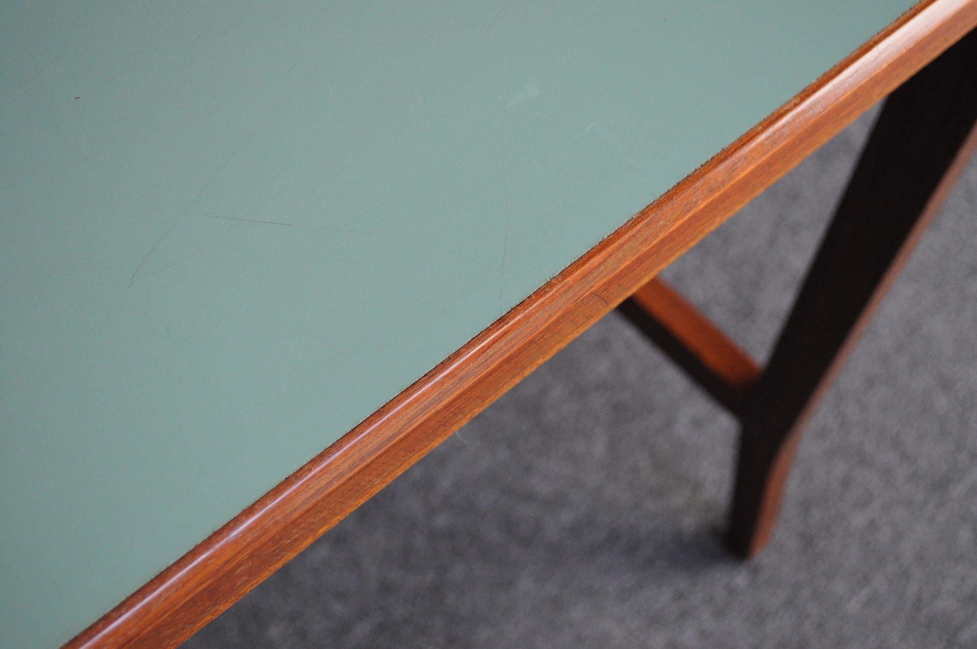 Kleiner Schreibtisch aus gebeiztem Mahagoni und Laminat, Gio Ponti für Schirolli im Angebot 5
