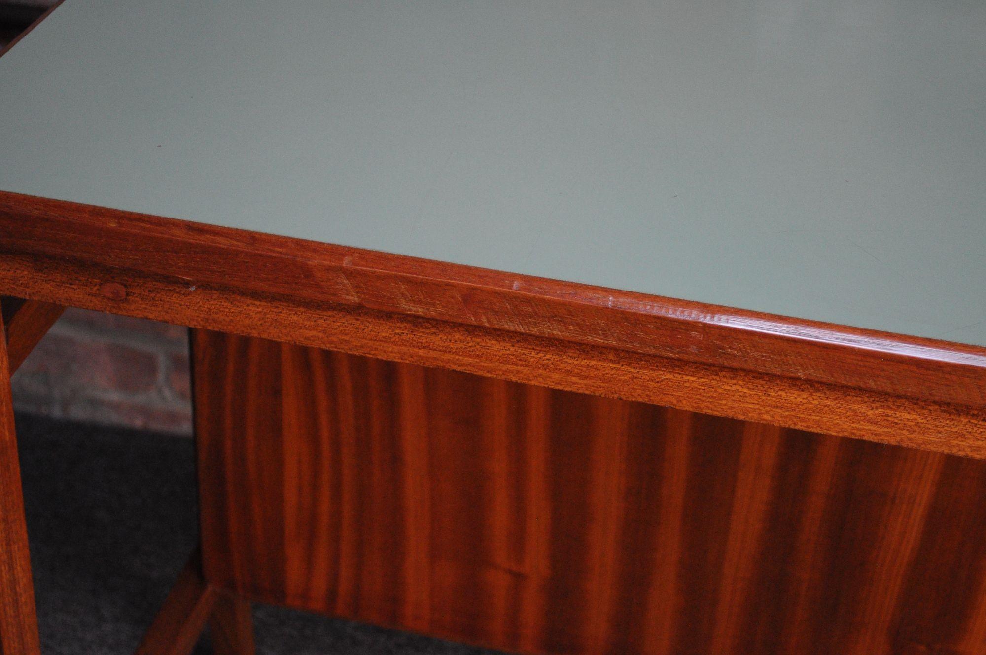 Kleiner Schreibtisch aus gebeiztem Mahagoni und Laminat, Gio Ponti für Schirolli im Angebot 11