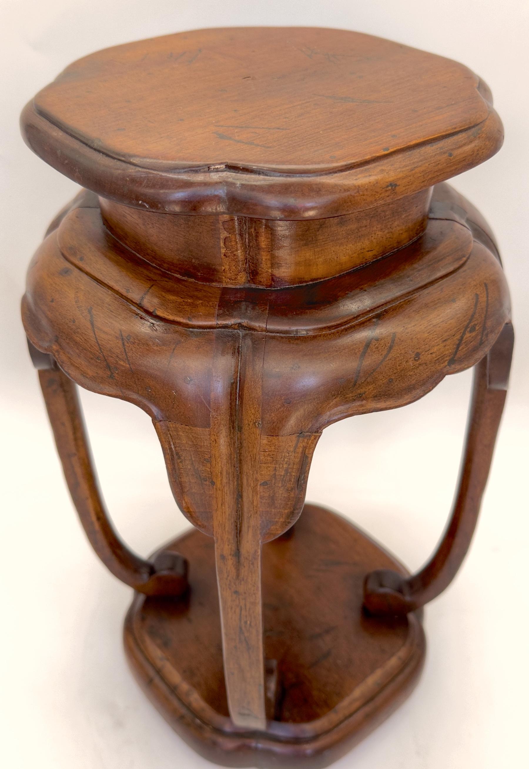 Diminutive Italian Neoclassical Carved Fruitwood Neoclassical Pedestal, C. 1960 For Sale 3